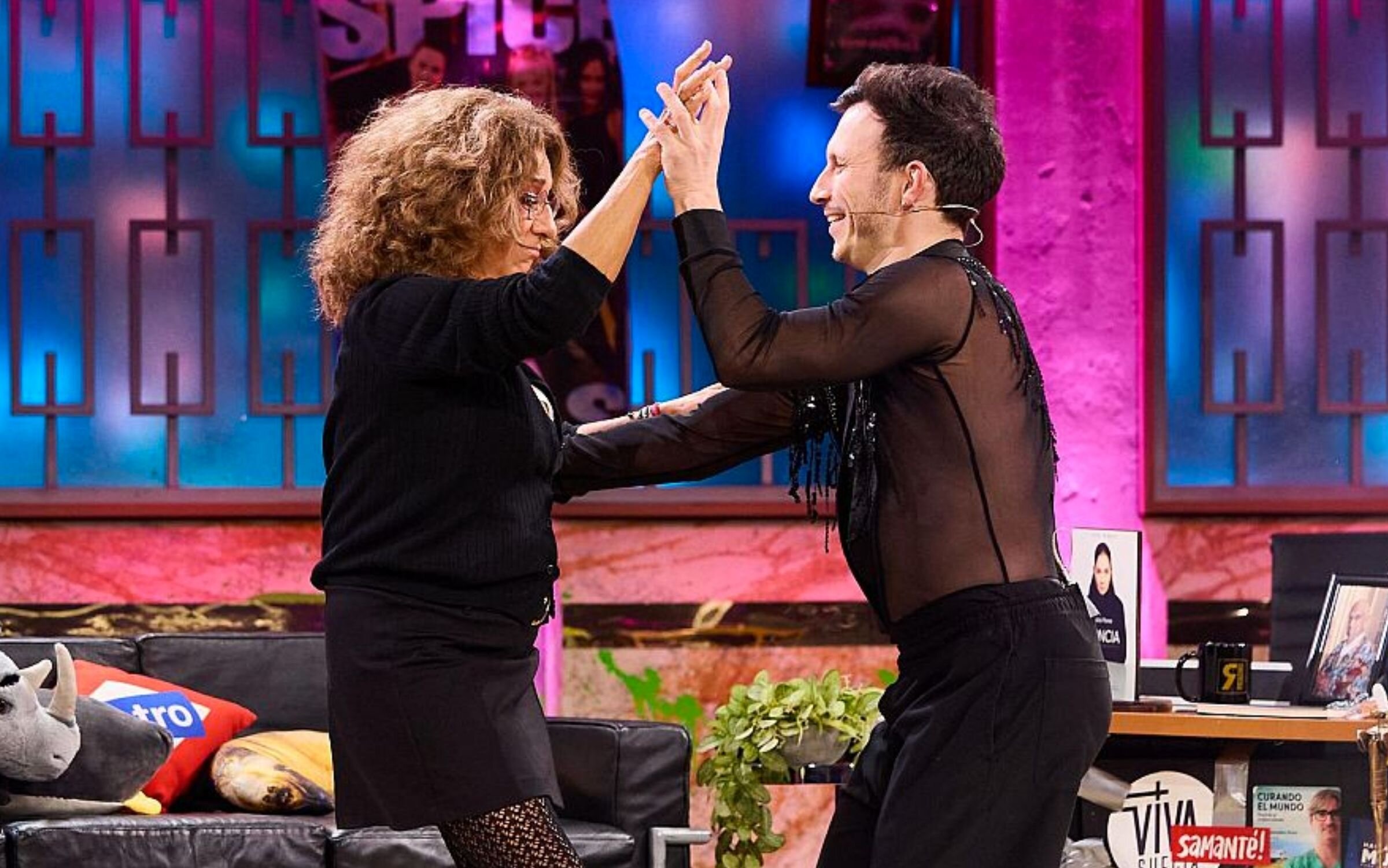 Lolita se anima a bailar una bachata en 'La revuelta'