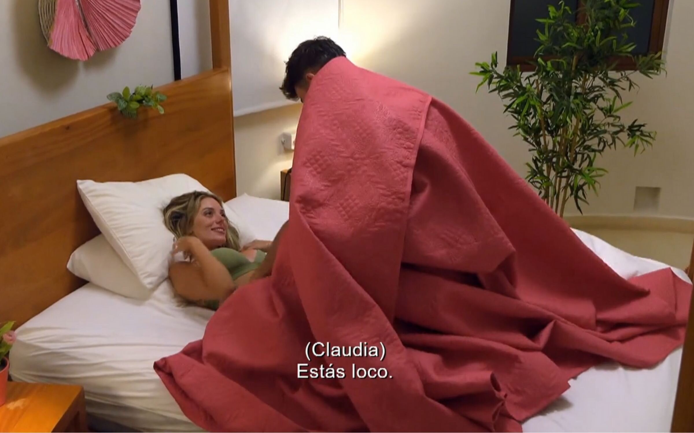 Claudia y Gerard pasan del jacuzzi a la habitación en 'La isla de las tentaciones'