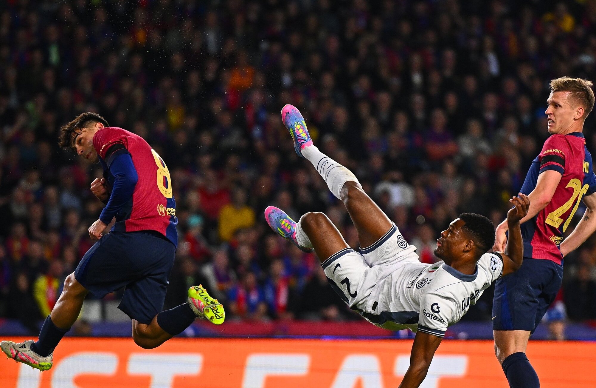 El Inter de Milán frente al Barcelona en un partido de la Champions League