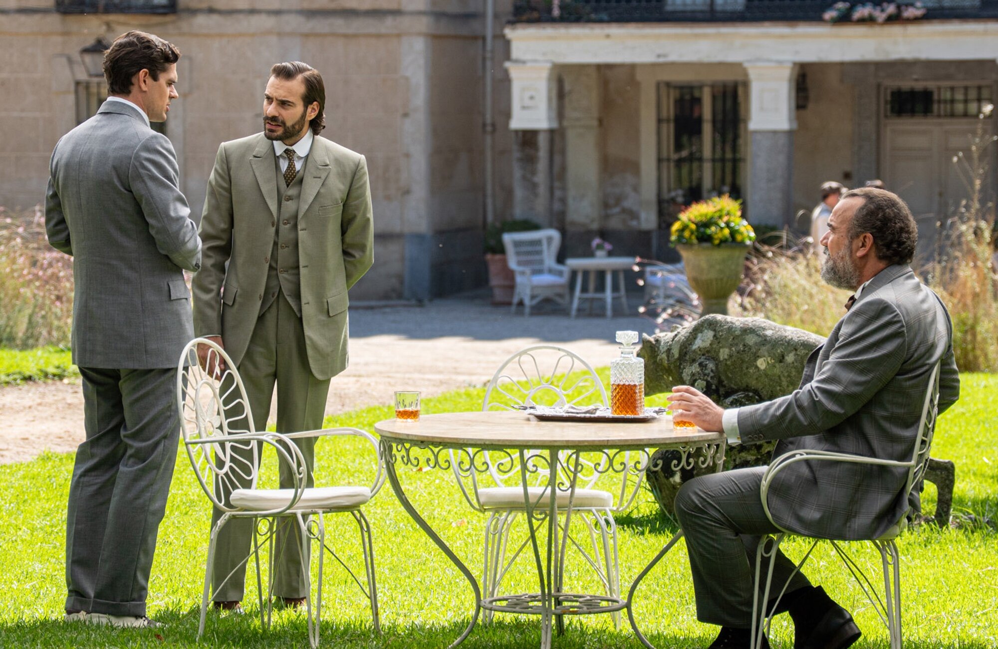 Jacobo y Adriano habla junto a Alonso en 'La promesa'