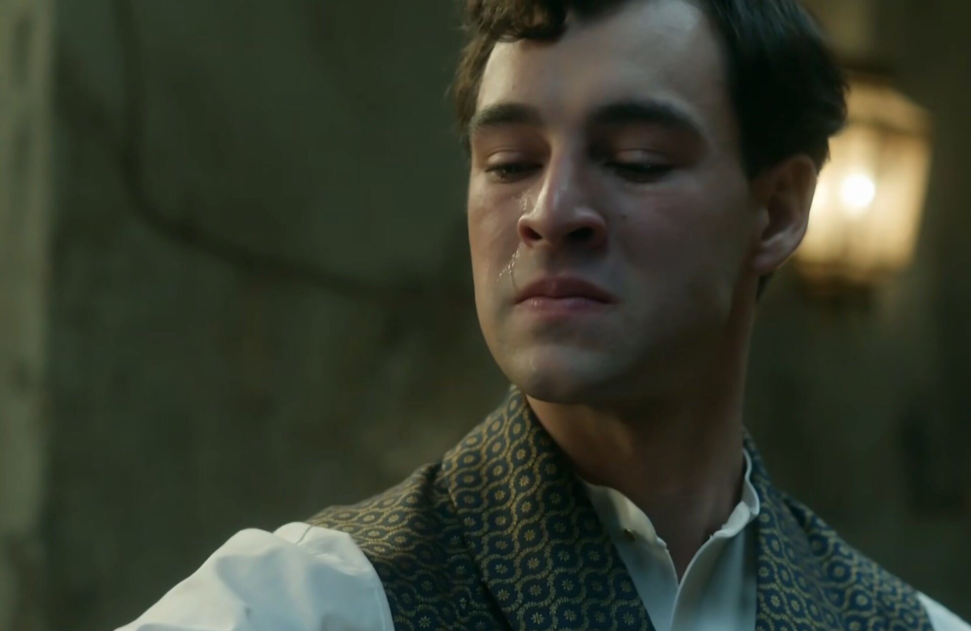 Curro apunta a Lorenzo en 'La promesa'