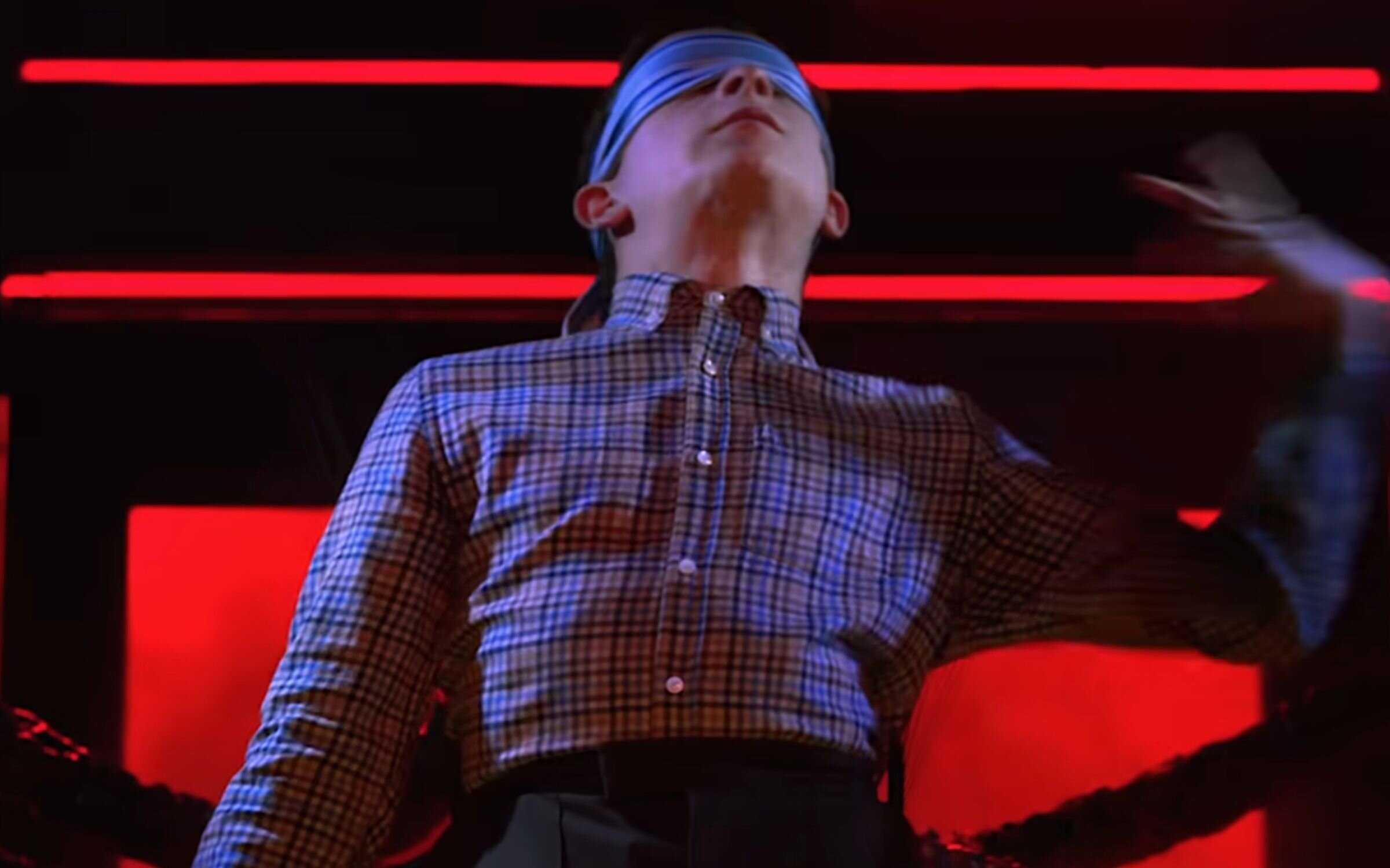 Henry, invocando su poder en 'Stranger Things'