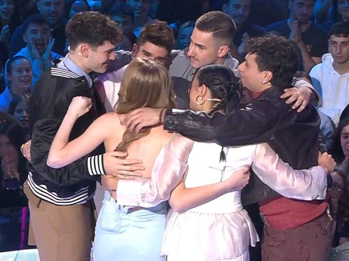 Crespo se despide de sus compañeros de 'OT 2025' en la gala 11