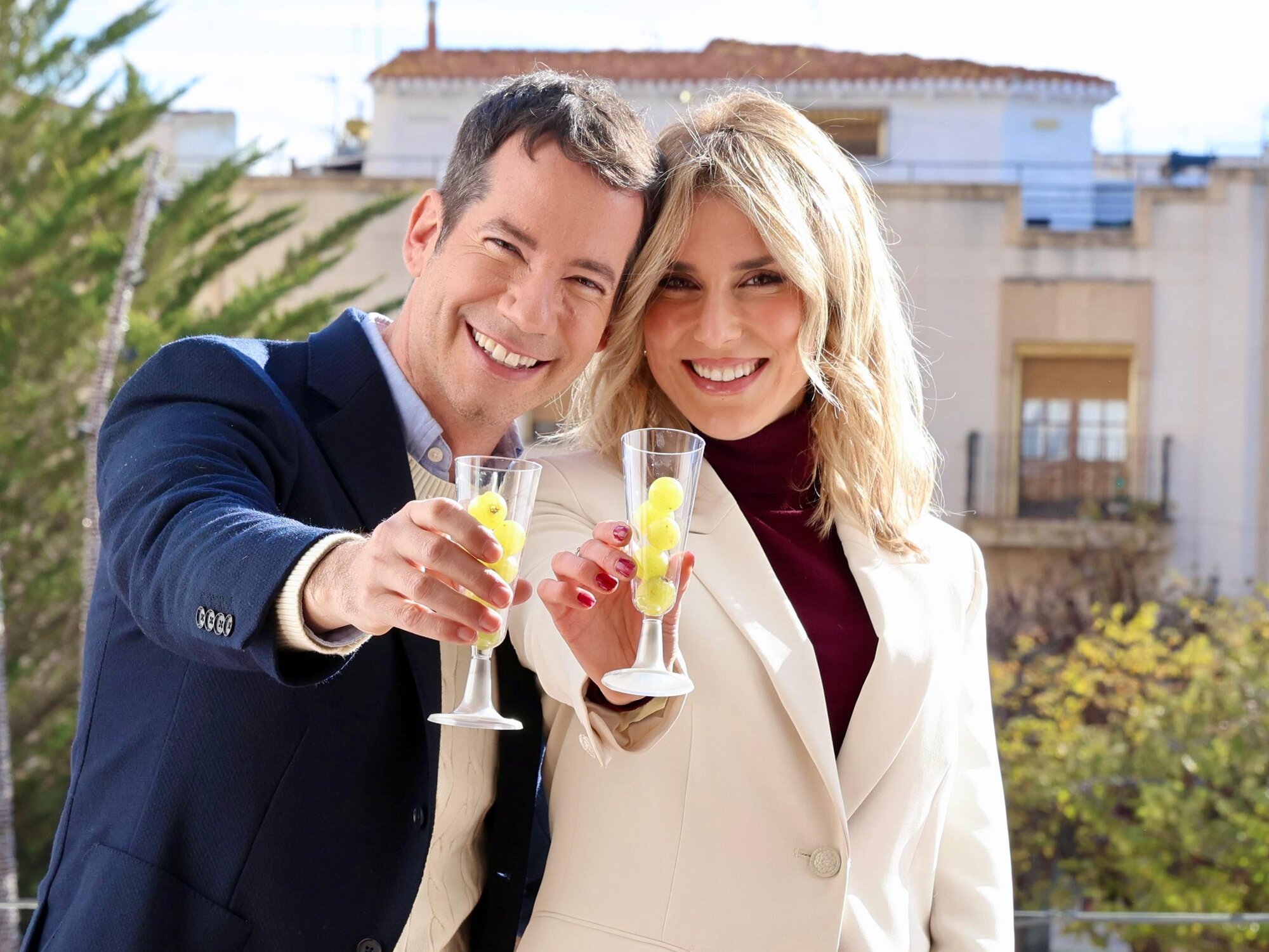 María Fuster y Ferran Cano, presentadores de las Campanadas de À Punt