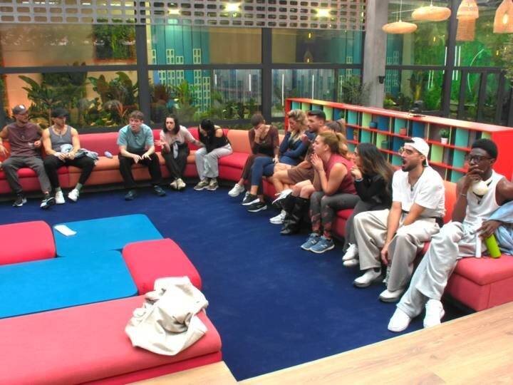 Los concursantes de 'Gran hermano 20', sorprendidos con la marcha de Íñigo