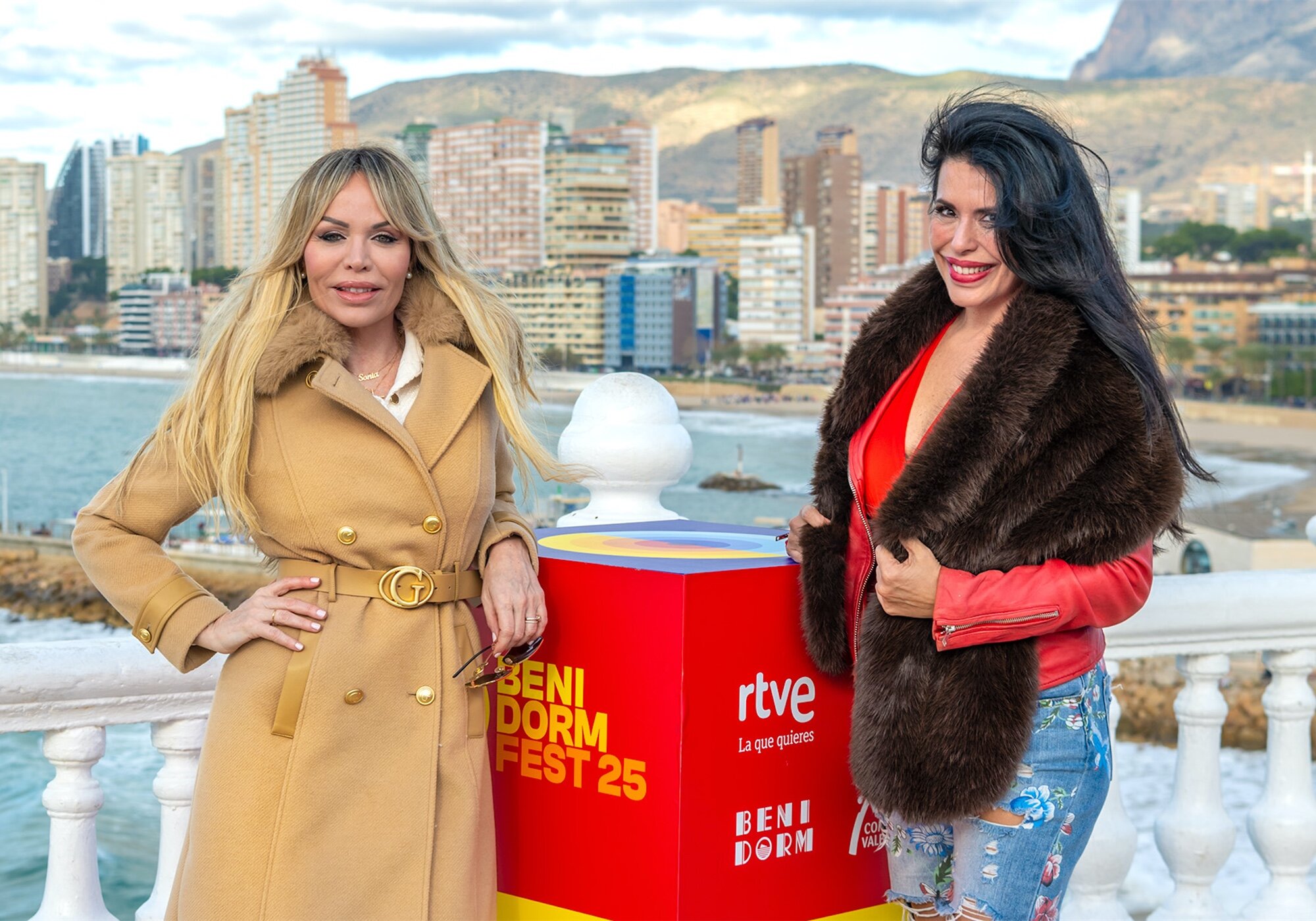 Sonia y Selena, en el mirador del Benidorm Fest 2025
