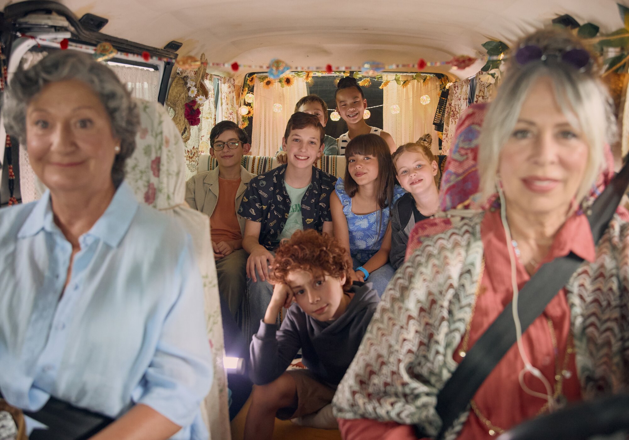 El elenco principal de 'Padre no hay más que uno, la serie'