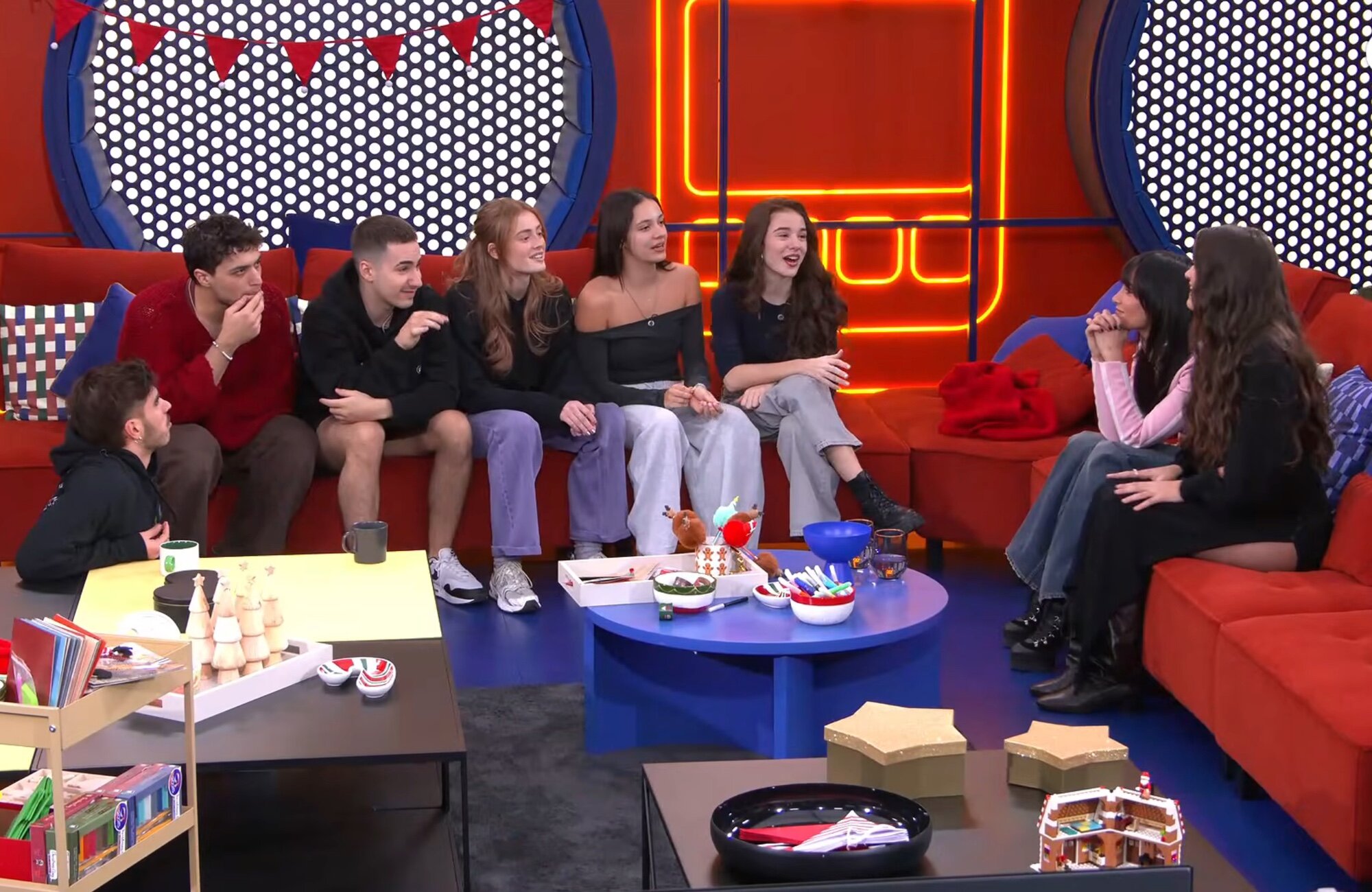 Amaia y Aitana visitan a los concursantes de &#39;OT 2025&#39;