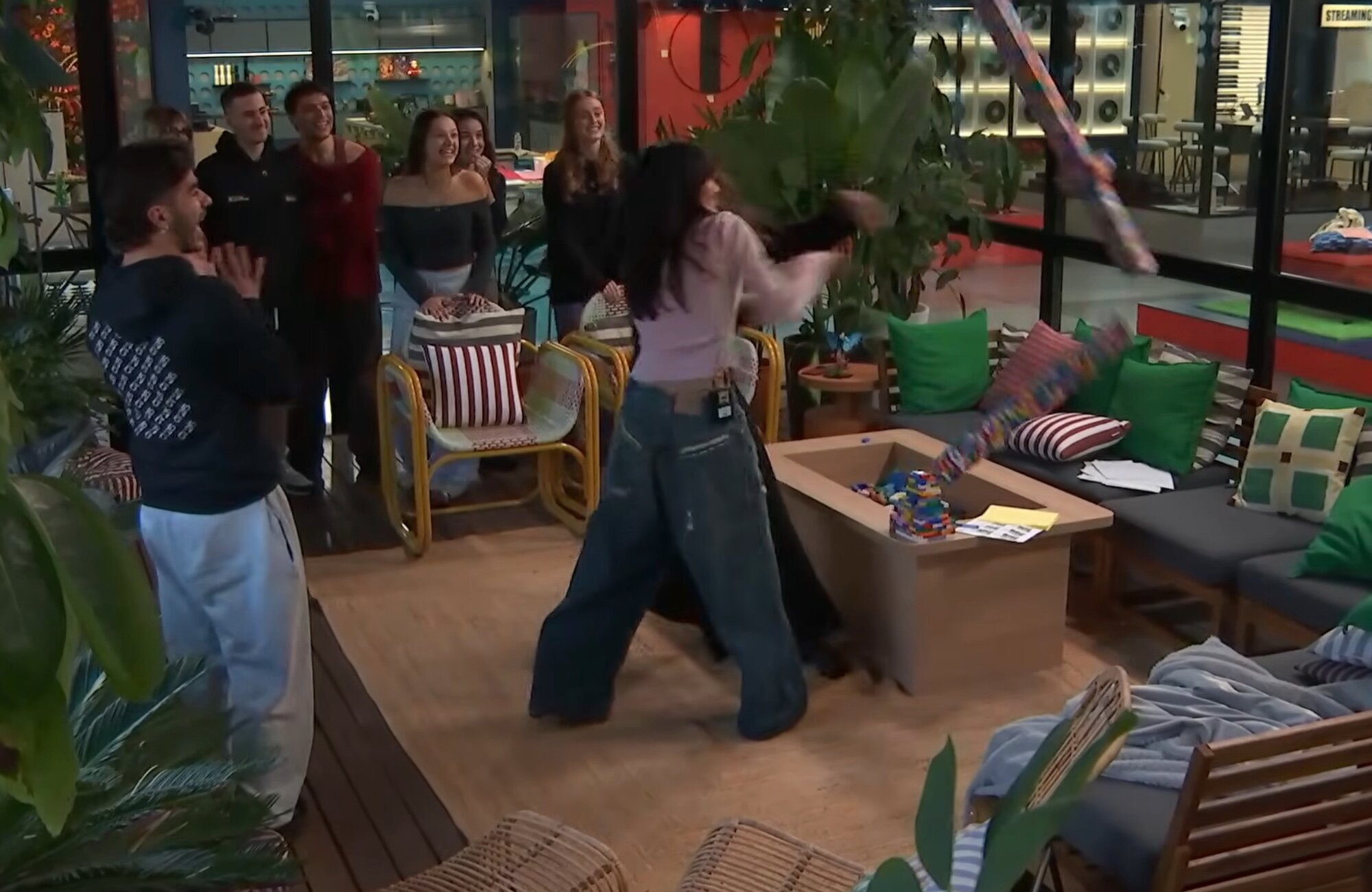 Aitana y Amaia tiran la torre de Lego en &#39;OT 2025&#39;