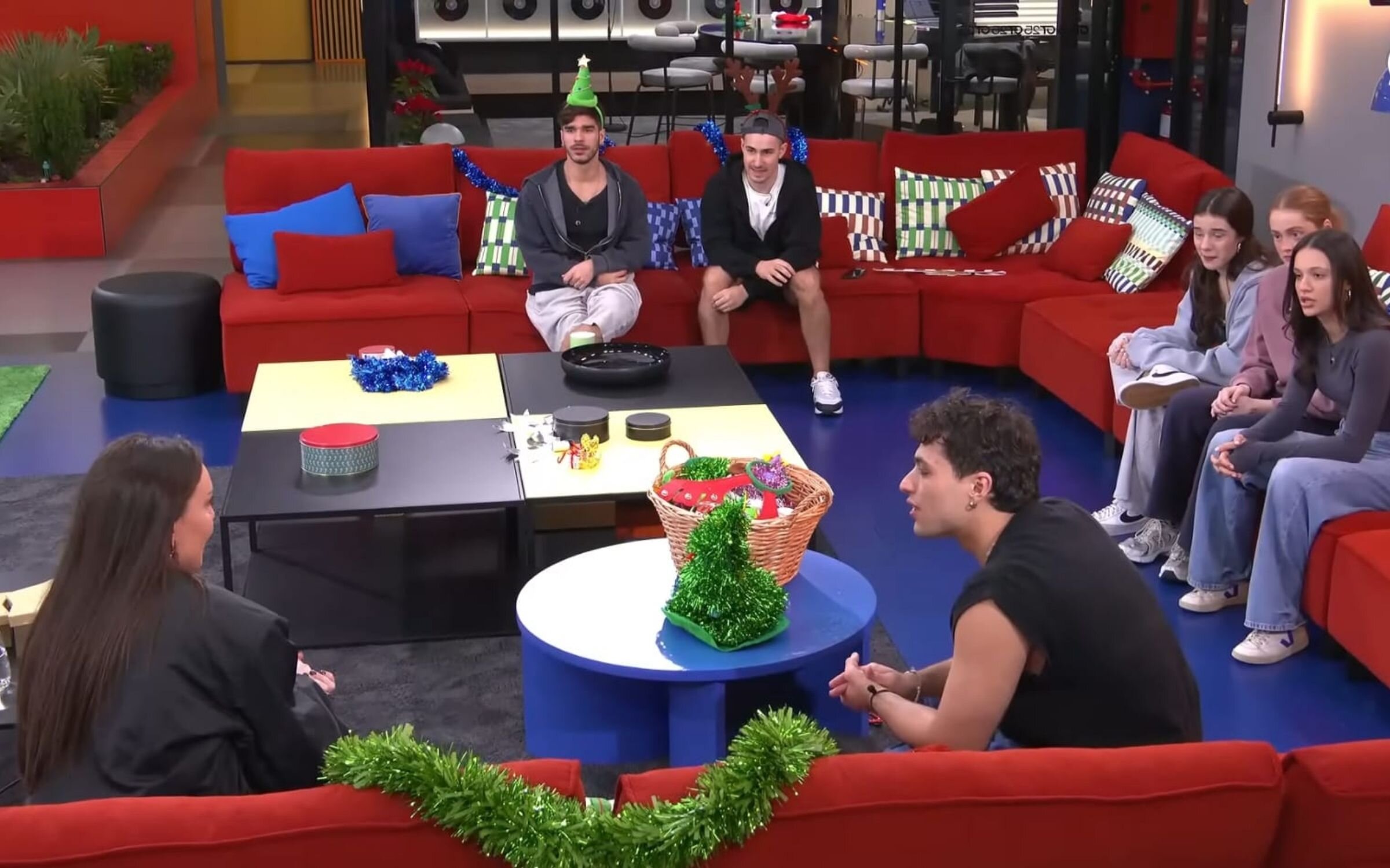 Ines Hernand y los seis concursantes de 'OT 2025'