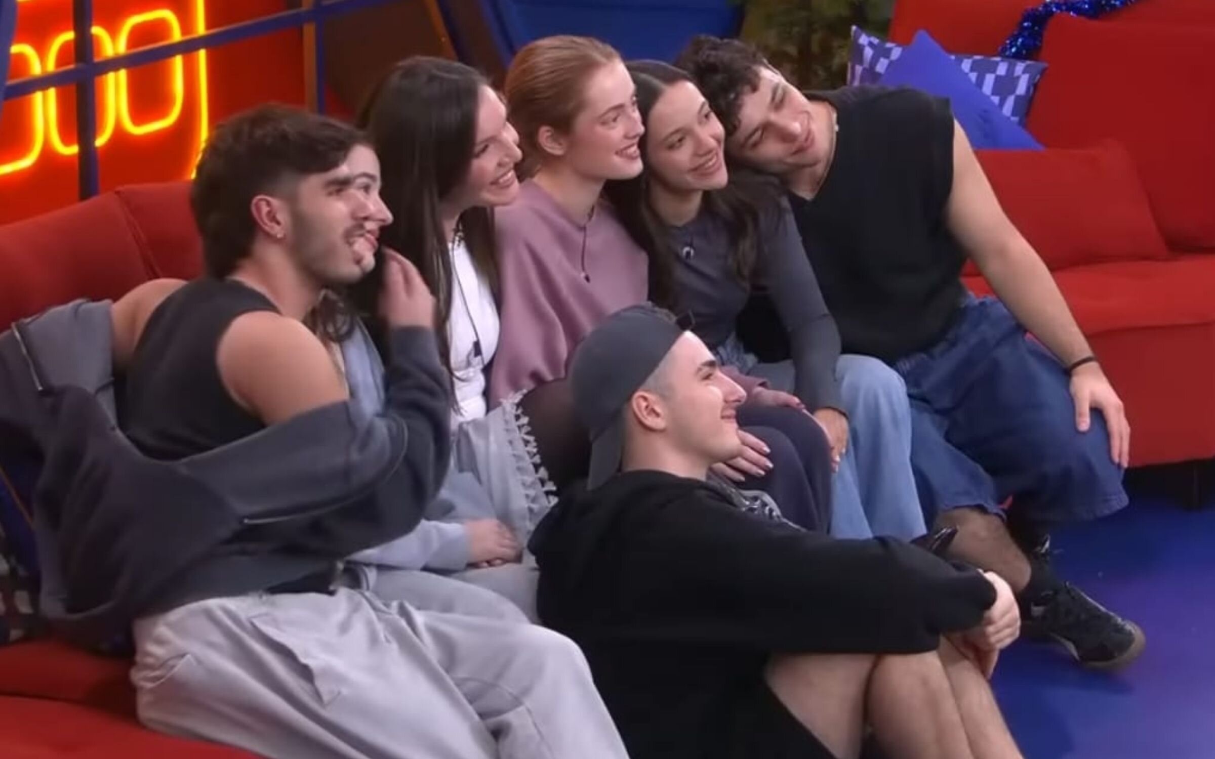 Inés Hernand junto a los concursantes de 'OT 2025'