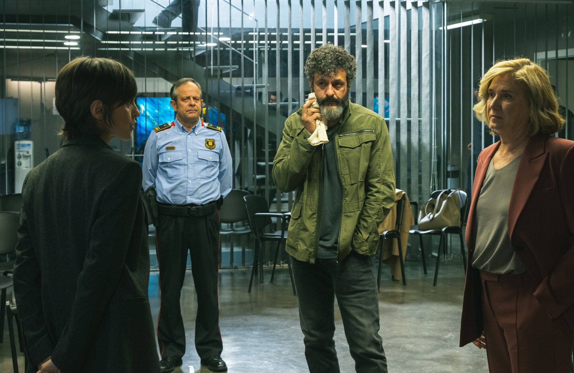 Verónica Echegui, Isak Férriz y Ana Wagener en 'Ciudad de sombras'