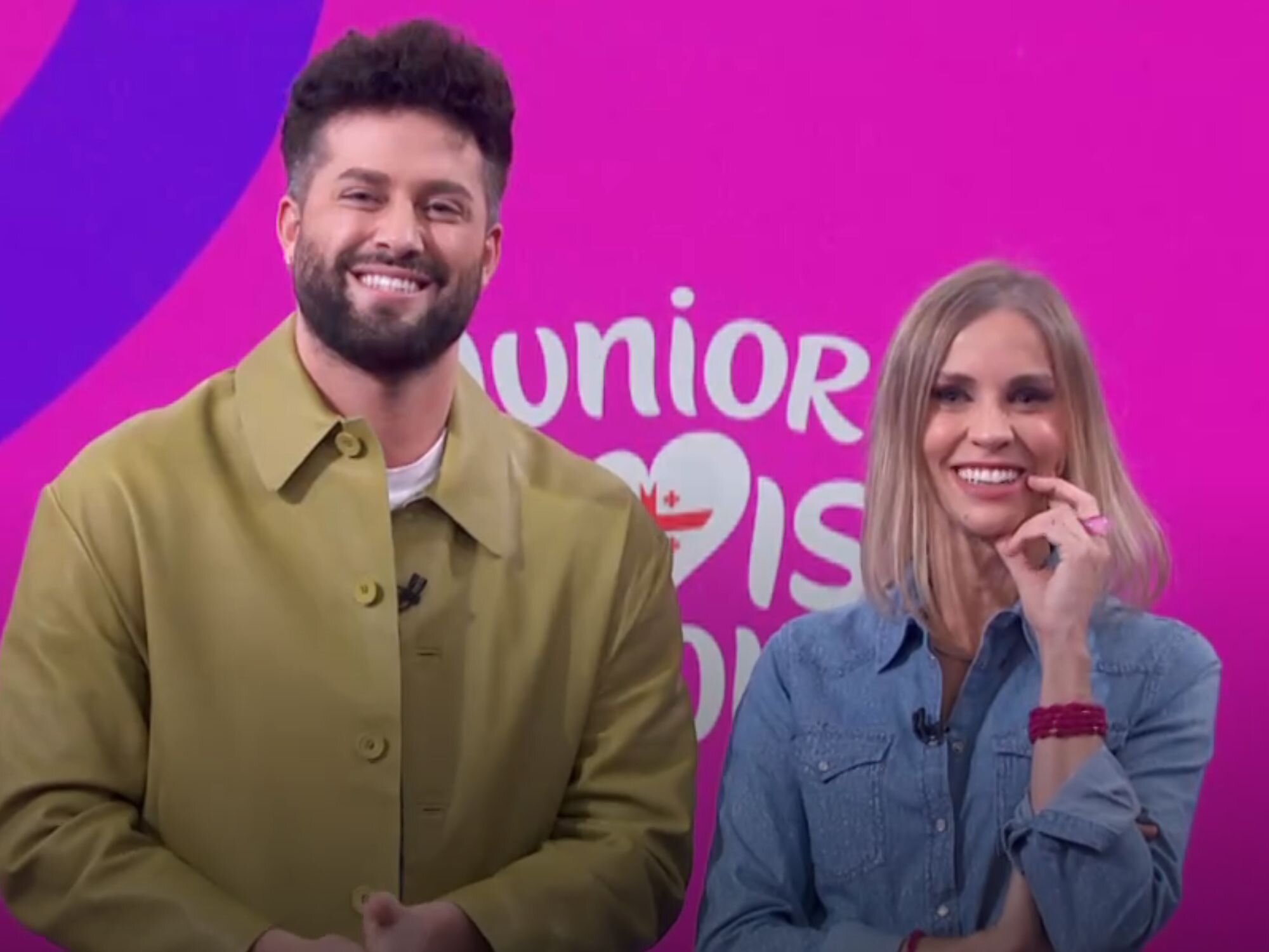 Javi Hoyos y Ana Prada presentando el especial de Eurovisión Junior