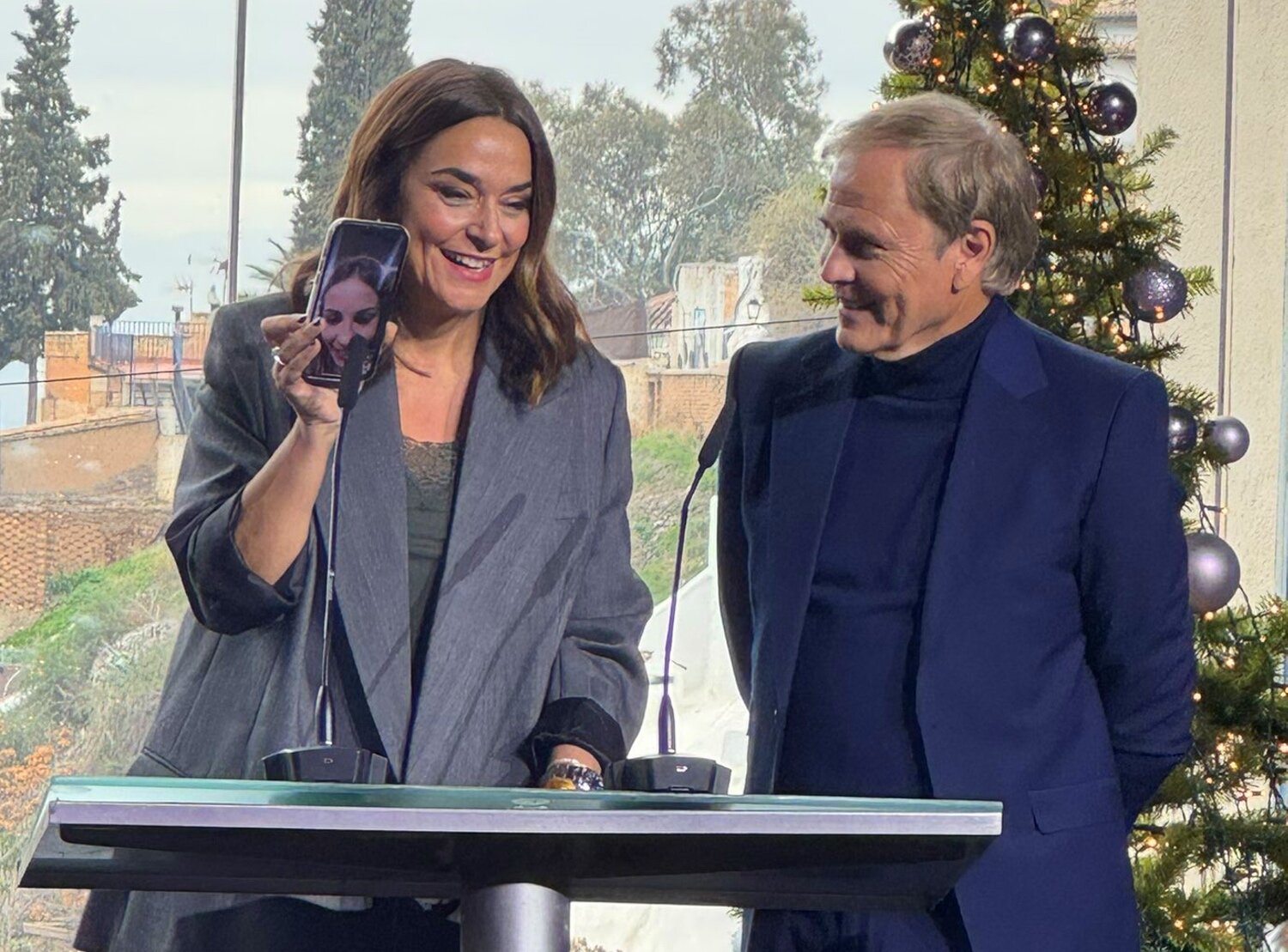 Toñi Moreno y Enrique Romero durante la presentación navideña de Canal Sur
