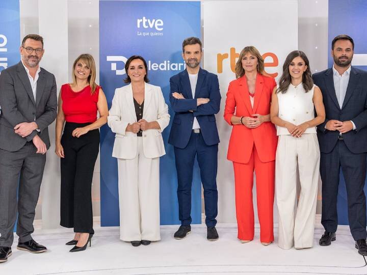 Los presentadores de las distintas ediciones del 'Telediario'