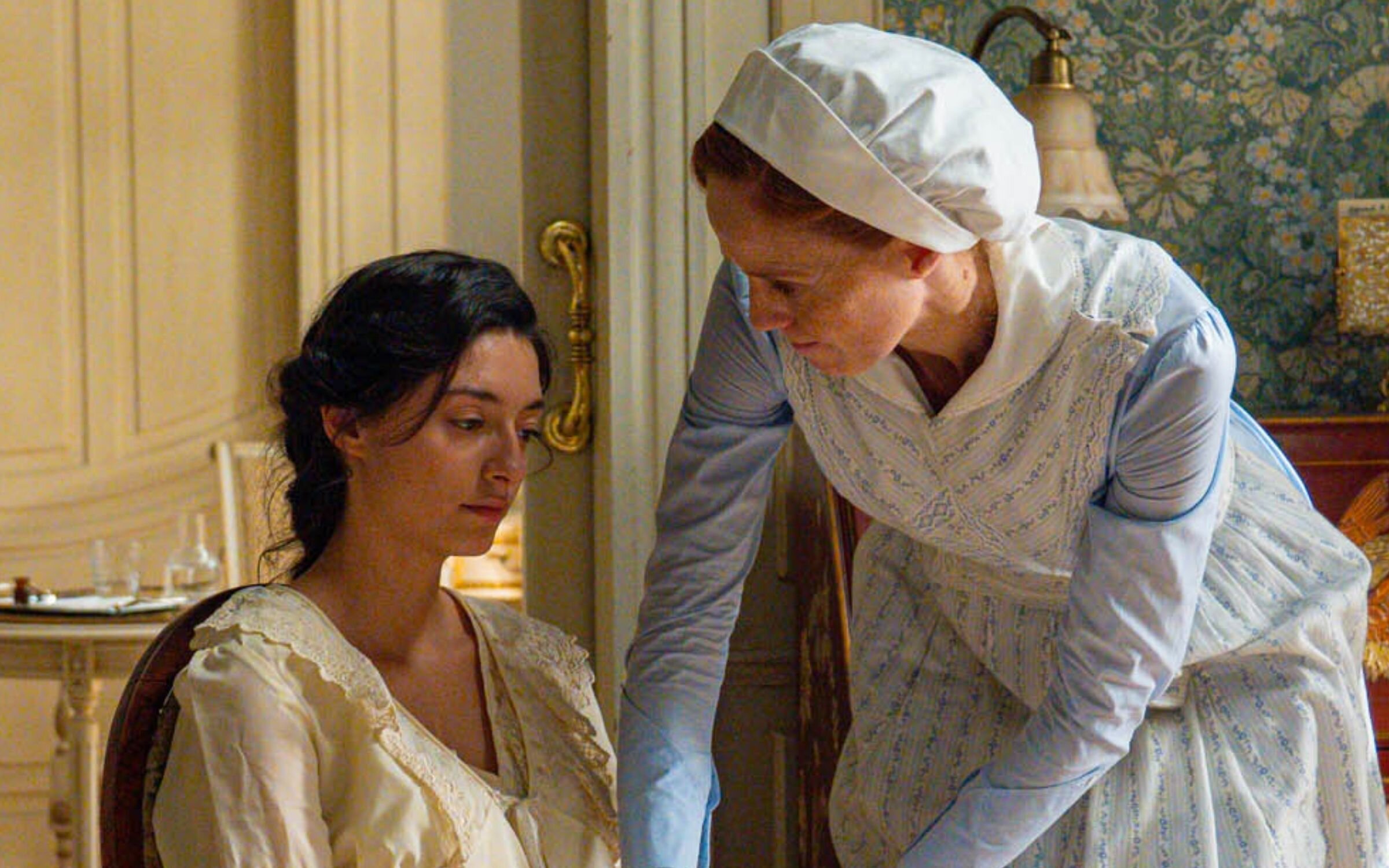 Ángela junto a Pía en 'La promesa'