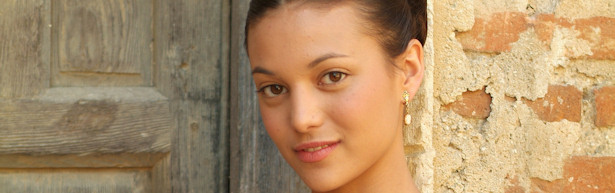 Elisa Mouliaá en Águila Roja