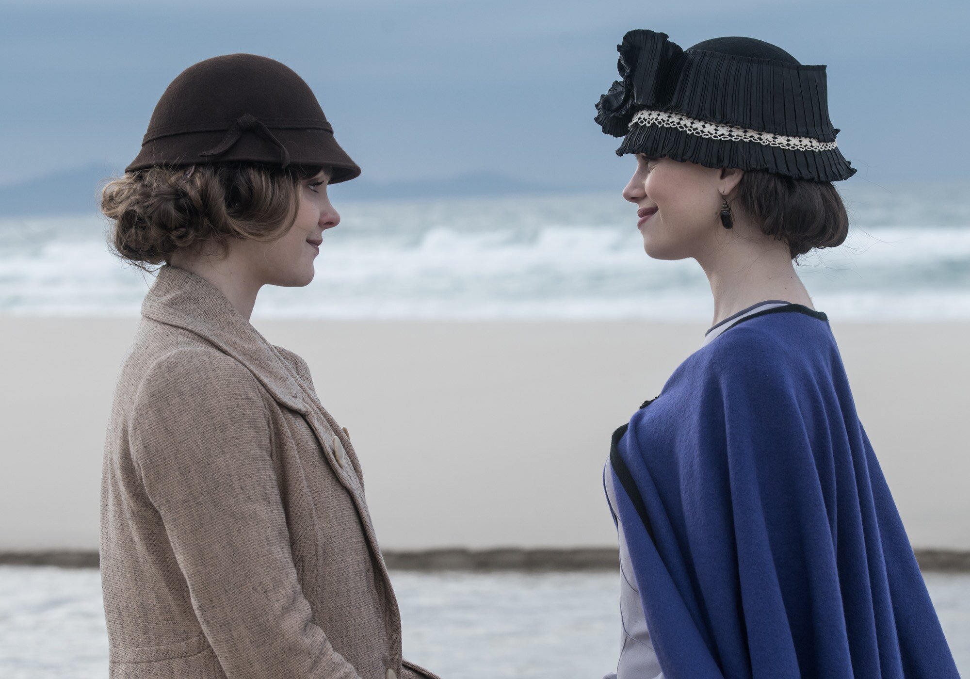 Judith Fernández (Clara) y Martina Cariddi (Catalina) en 'Las hijas de la criada'