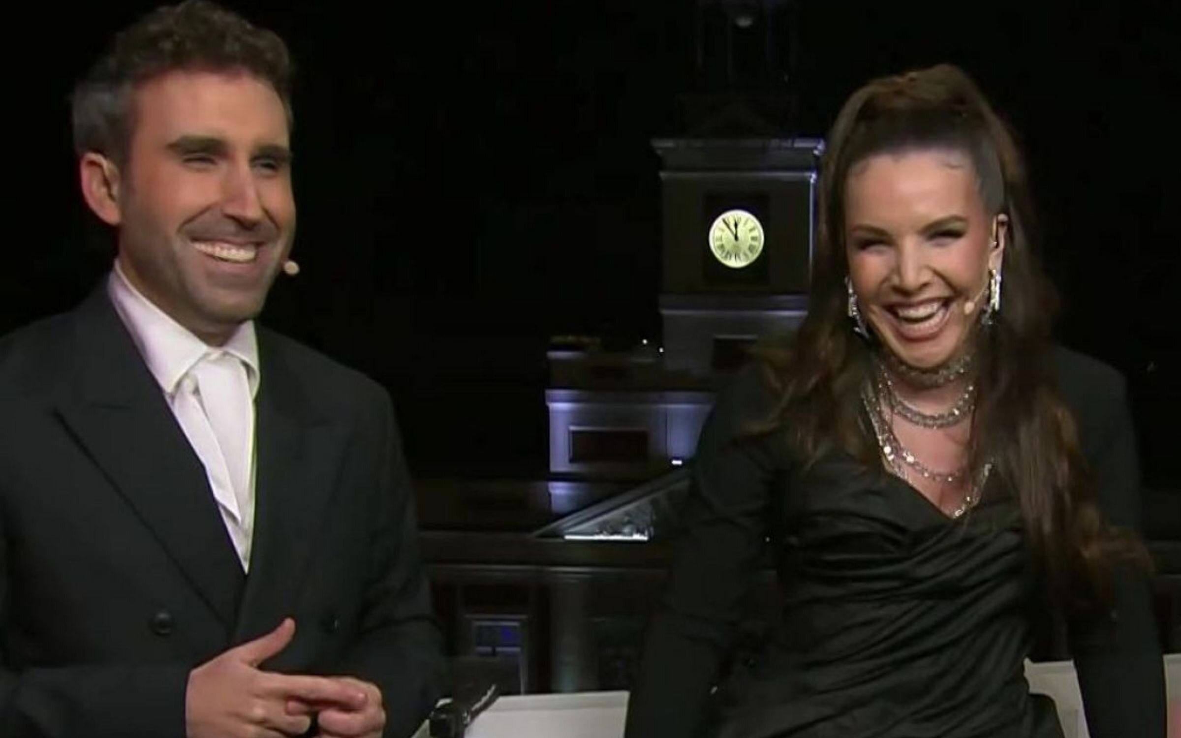 Inés Hernand y Aitor Albizua durante la preúvas en RTVE