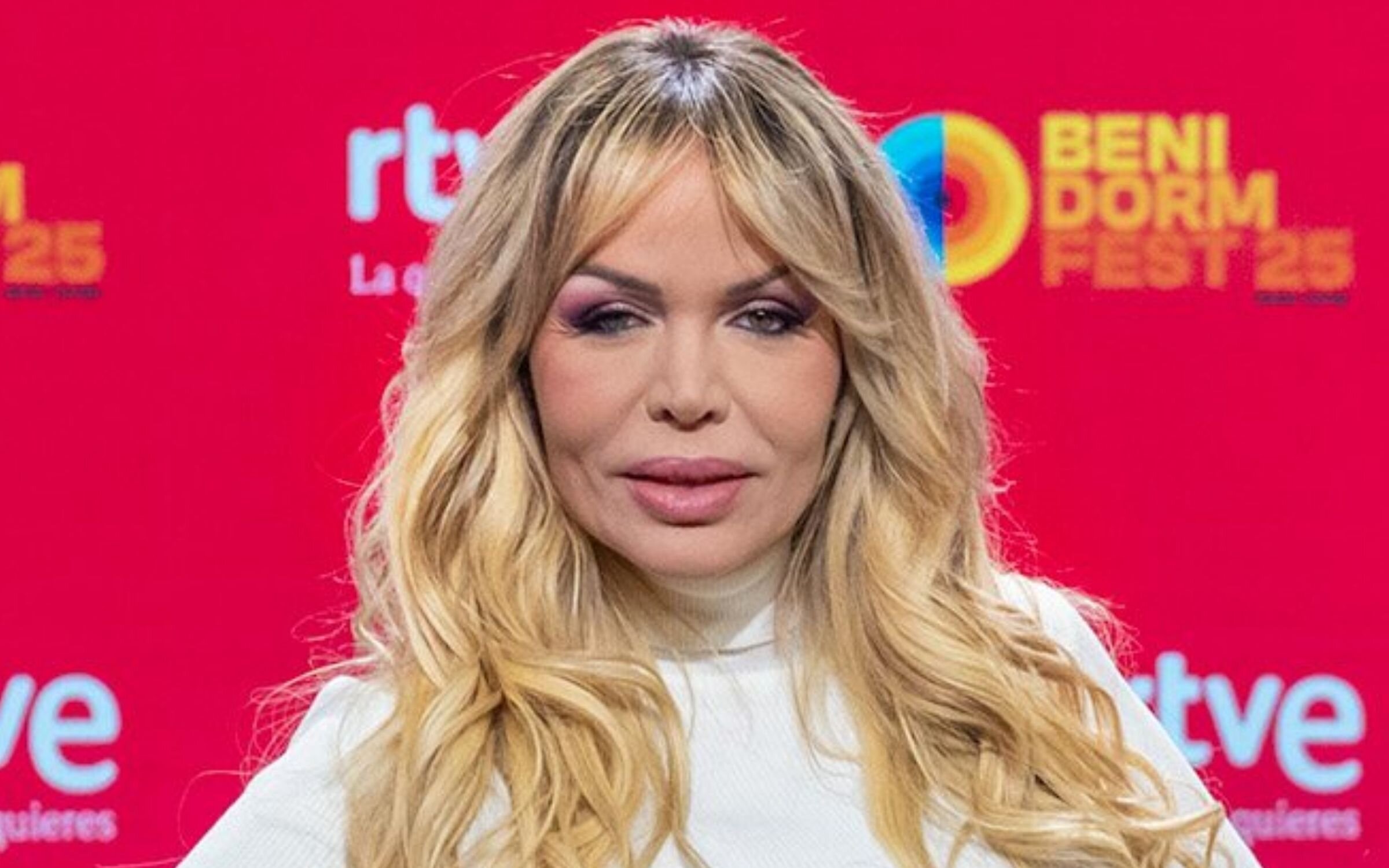 Sonia Madoc posando en la alfombra del Benidorm Fest 2025