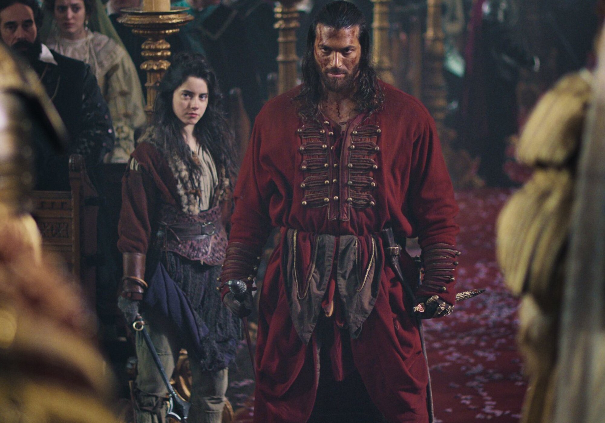 Can Yaman abraza la acción y el romance en 'El Turco'