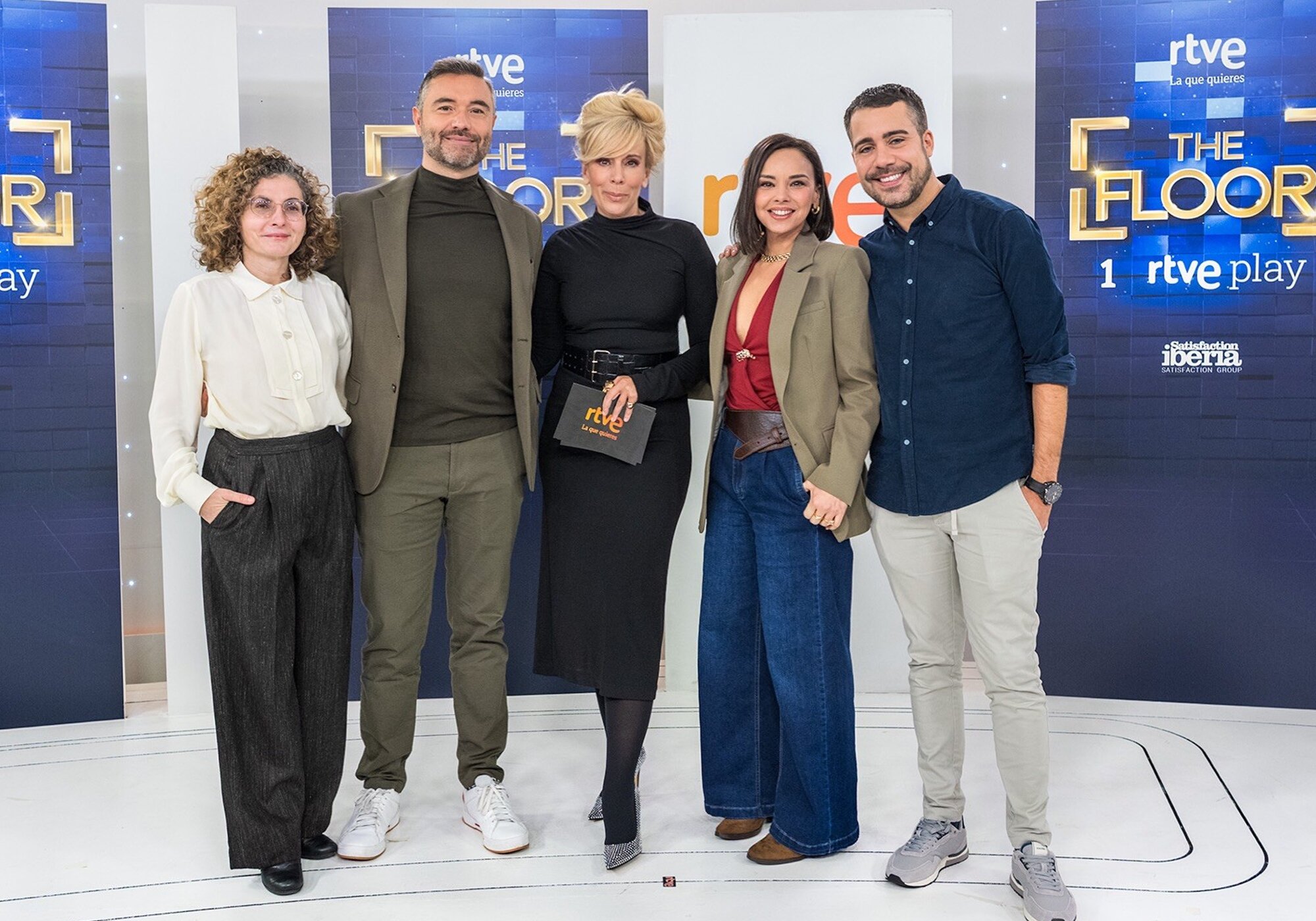 Foto de familia de 'The Floor'