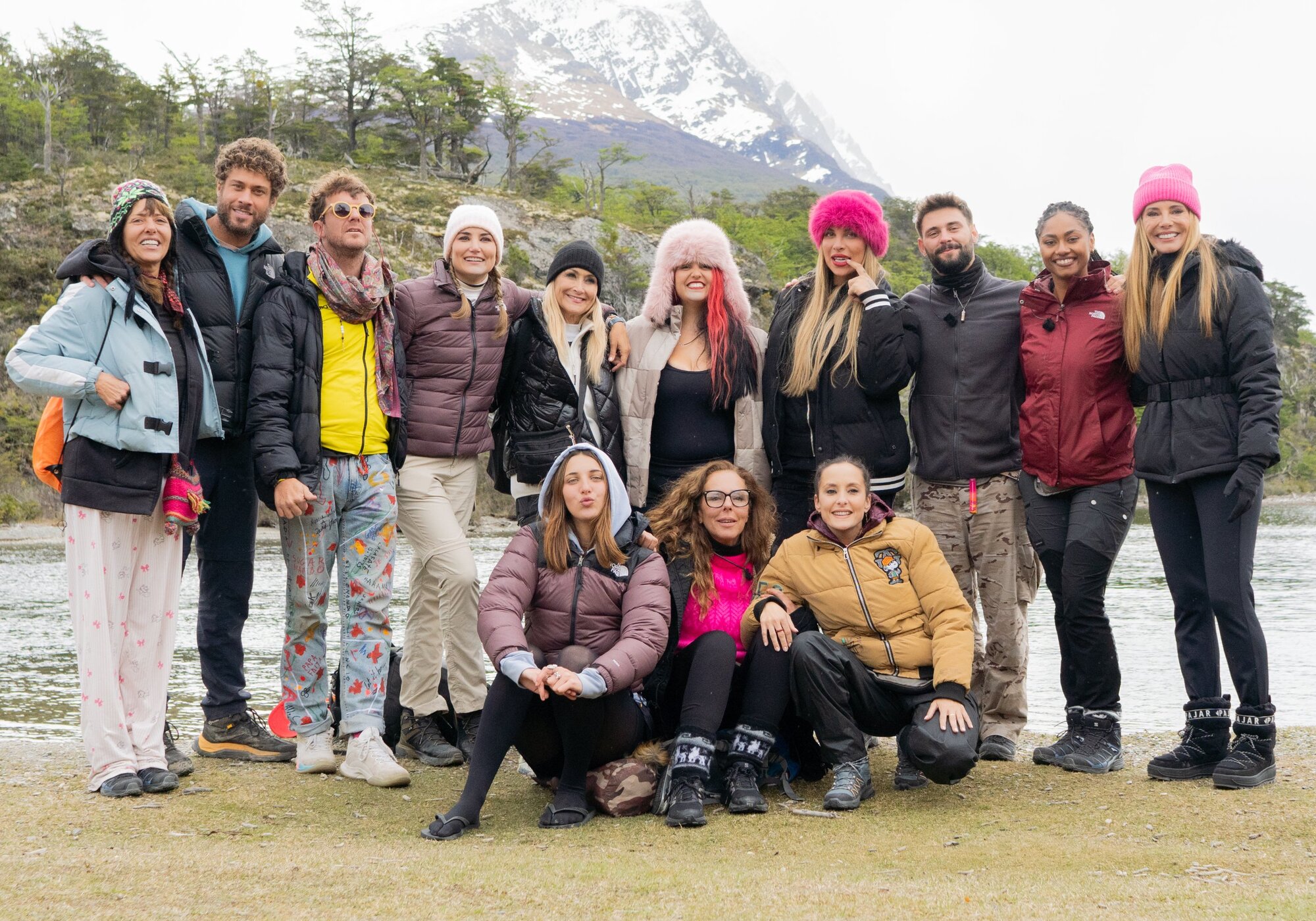 Foto de familia de 'Hasta el fin del mundo'