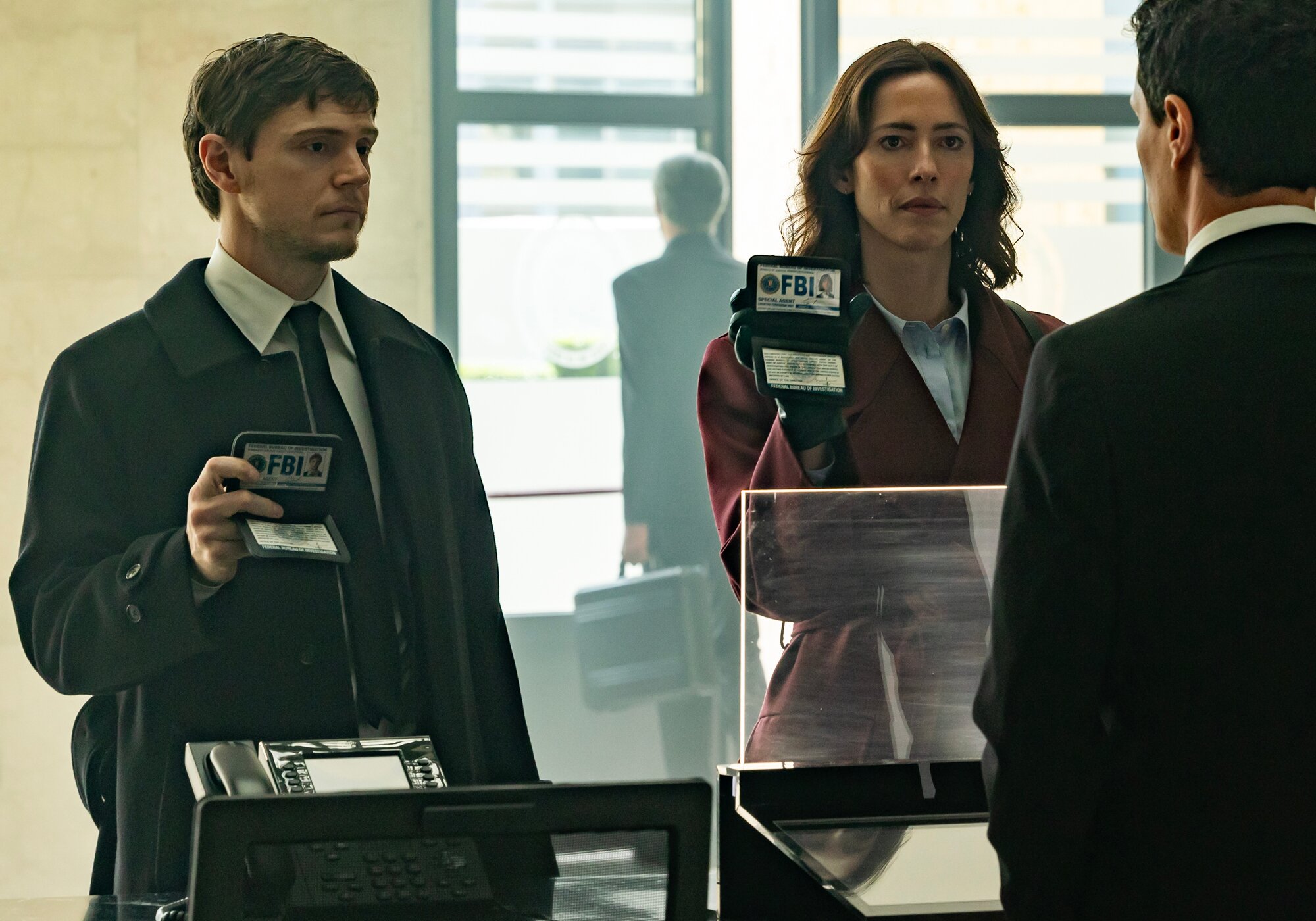 Evan Peters y Rebecca Hall en 'The Beauty'