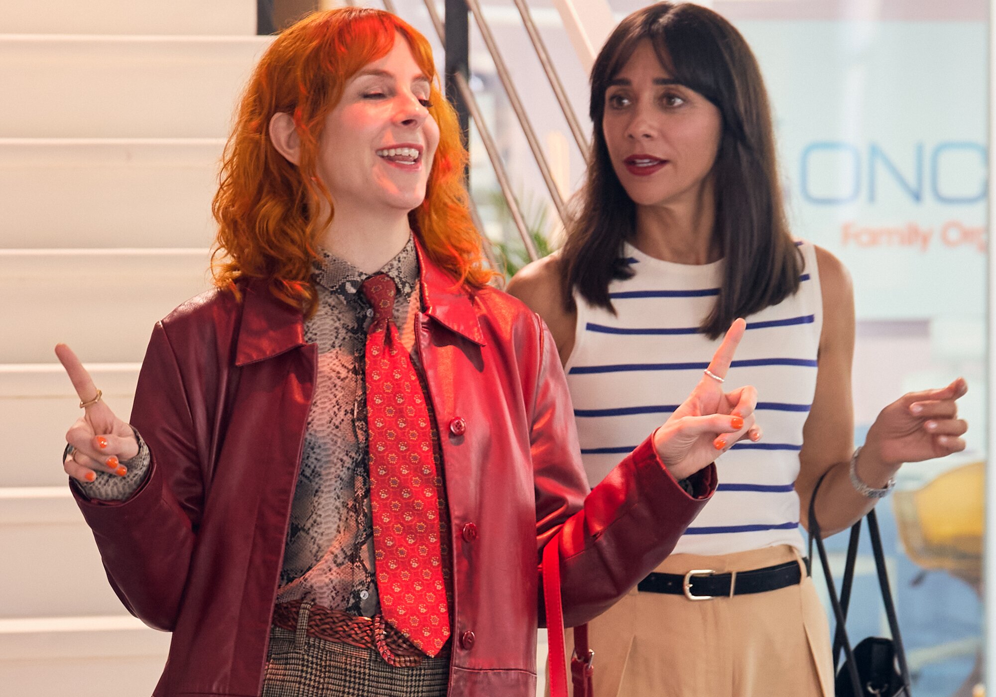 Inés de León y Mariam Hernández en 'Padre no hay más que uno, la serie'