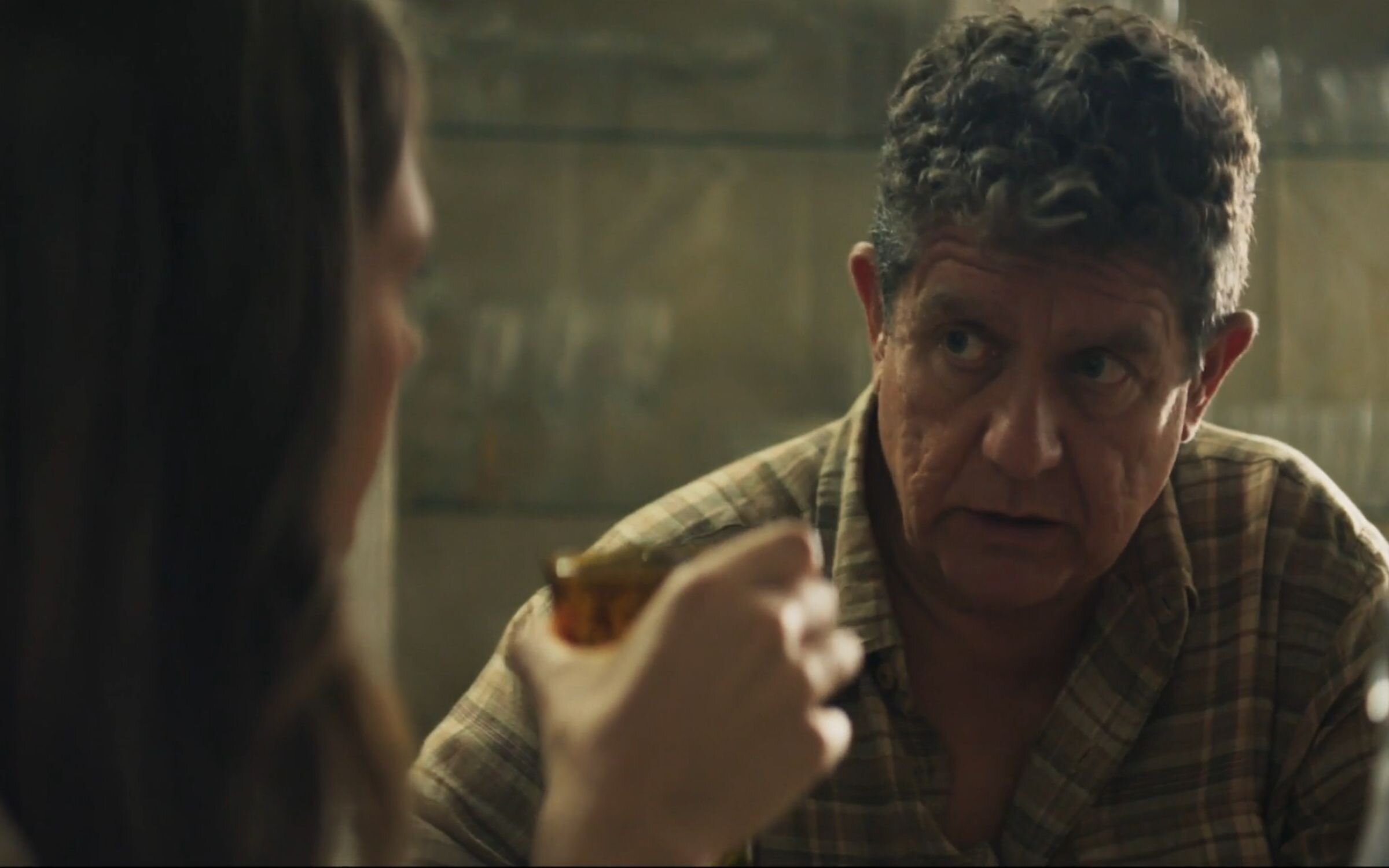 Fernando Vázquez, interpretado por Pedro Casablanc, junto a su hija en 'Pura sangre'