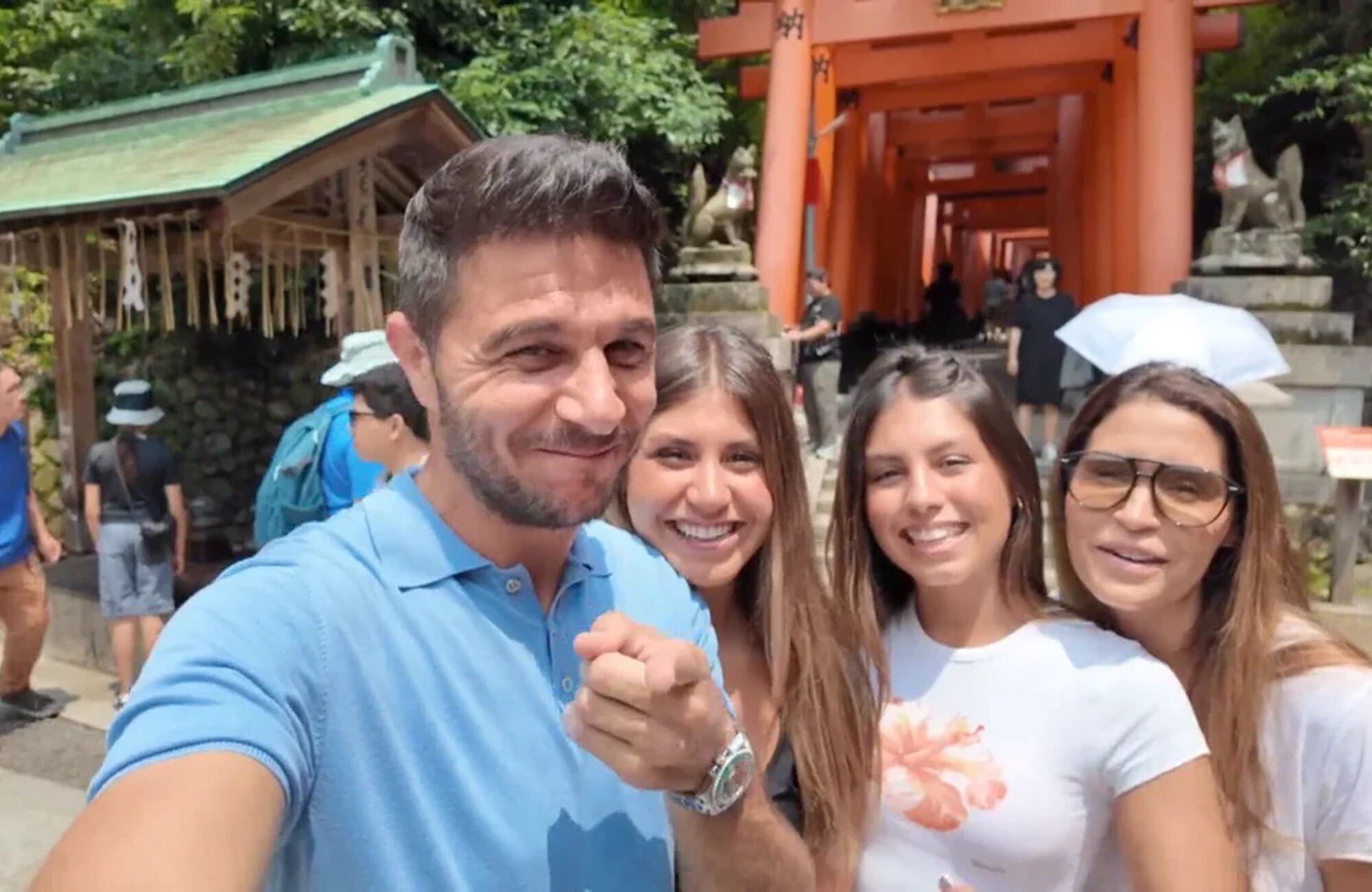 Joaquín Sánchez, junto a Susana Saborido, Salma y Daniela en 'El capitán en Japón'