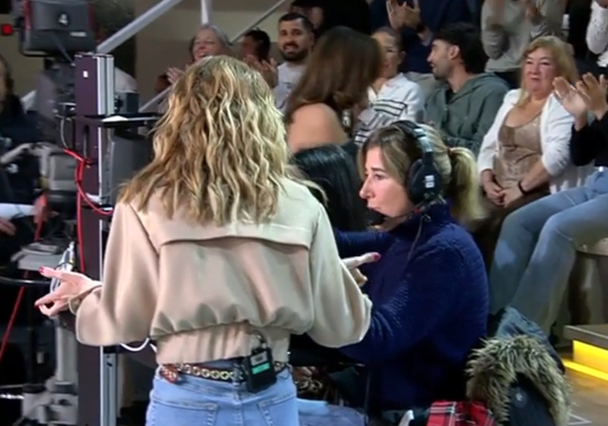 Emma García, pidiendo explicaciones a dirección en 'Fiesta'