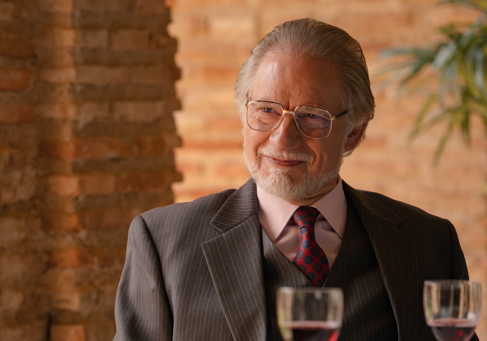 Damián, haciéndole una propuesta a Tasio, en &amp;#39;Sueños de libertad&amp;#39;