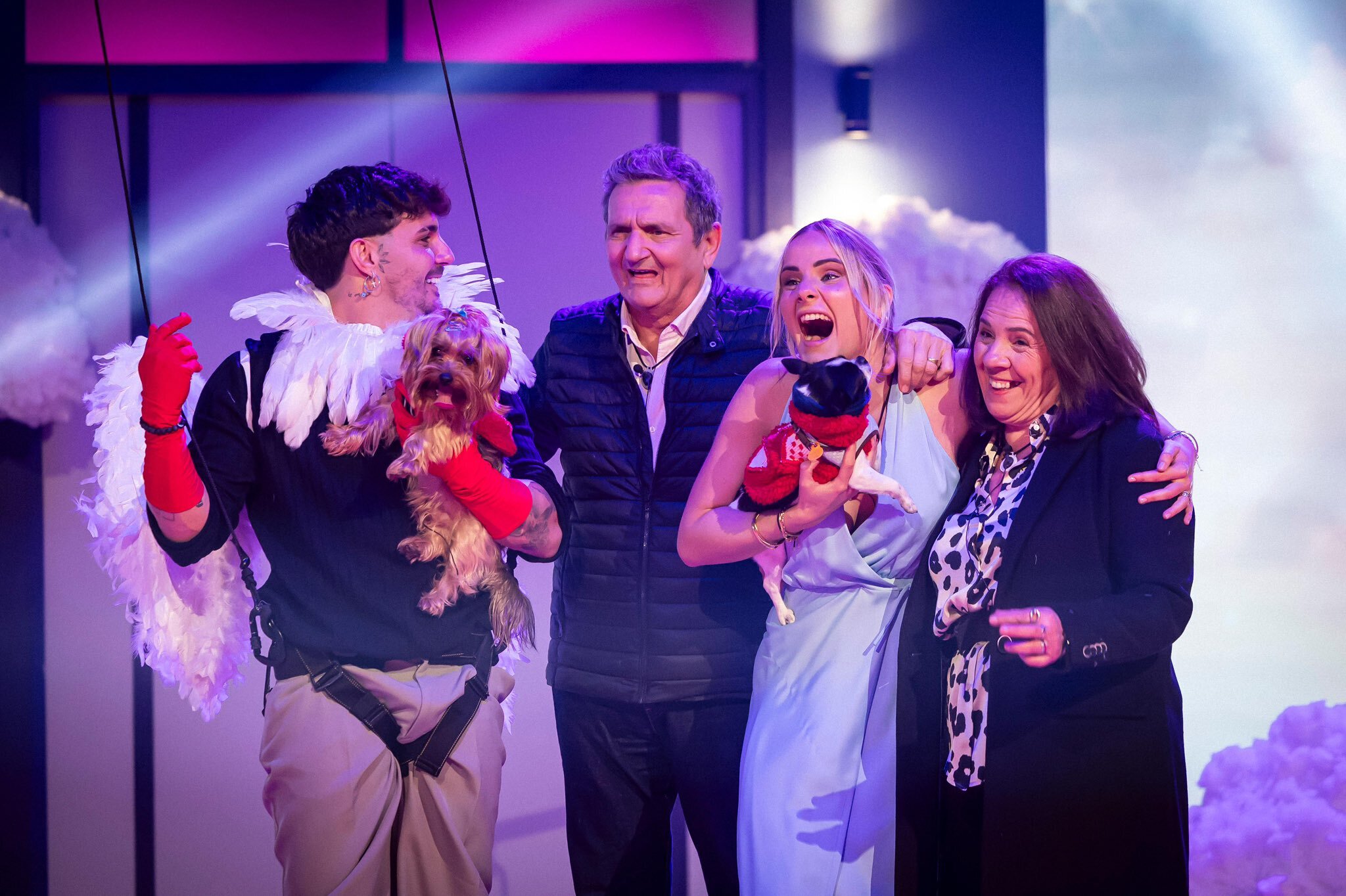 Manuel González y Gloria González con sus padres y sus mascotas en 'GH Dúo'