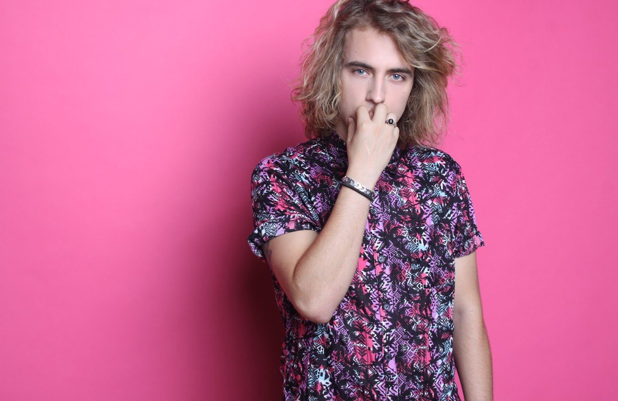 Manel Navarro denuncia lo que sufrió tras Eurovisión 2017