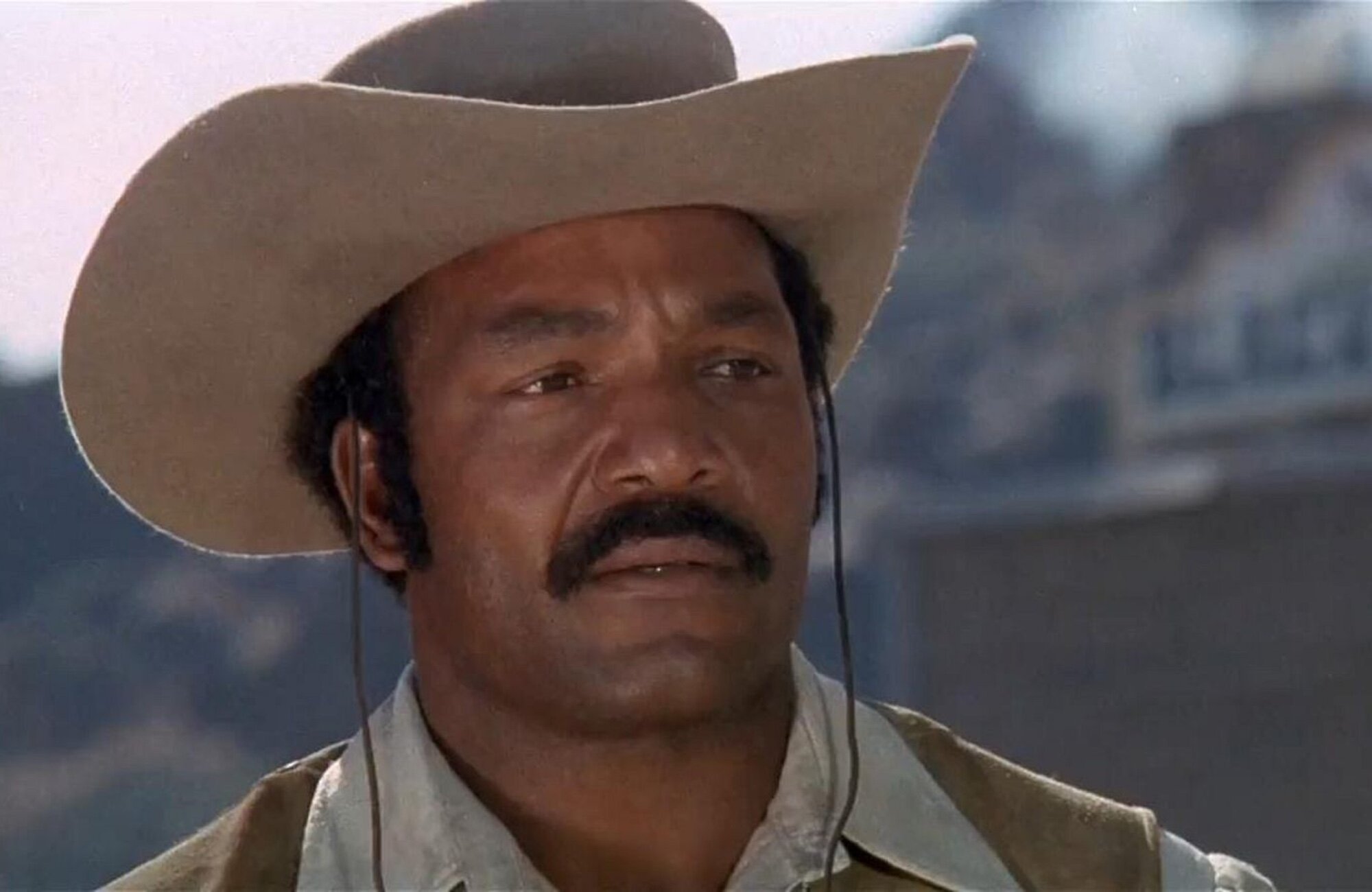 Fotograma de 'Por la senda más dura'