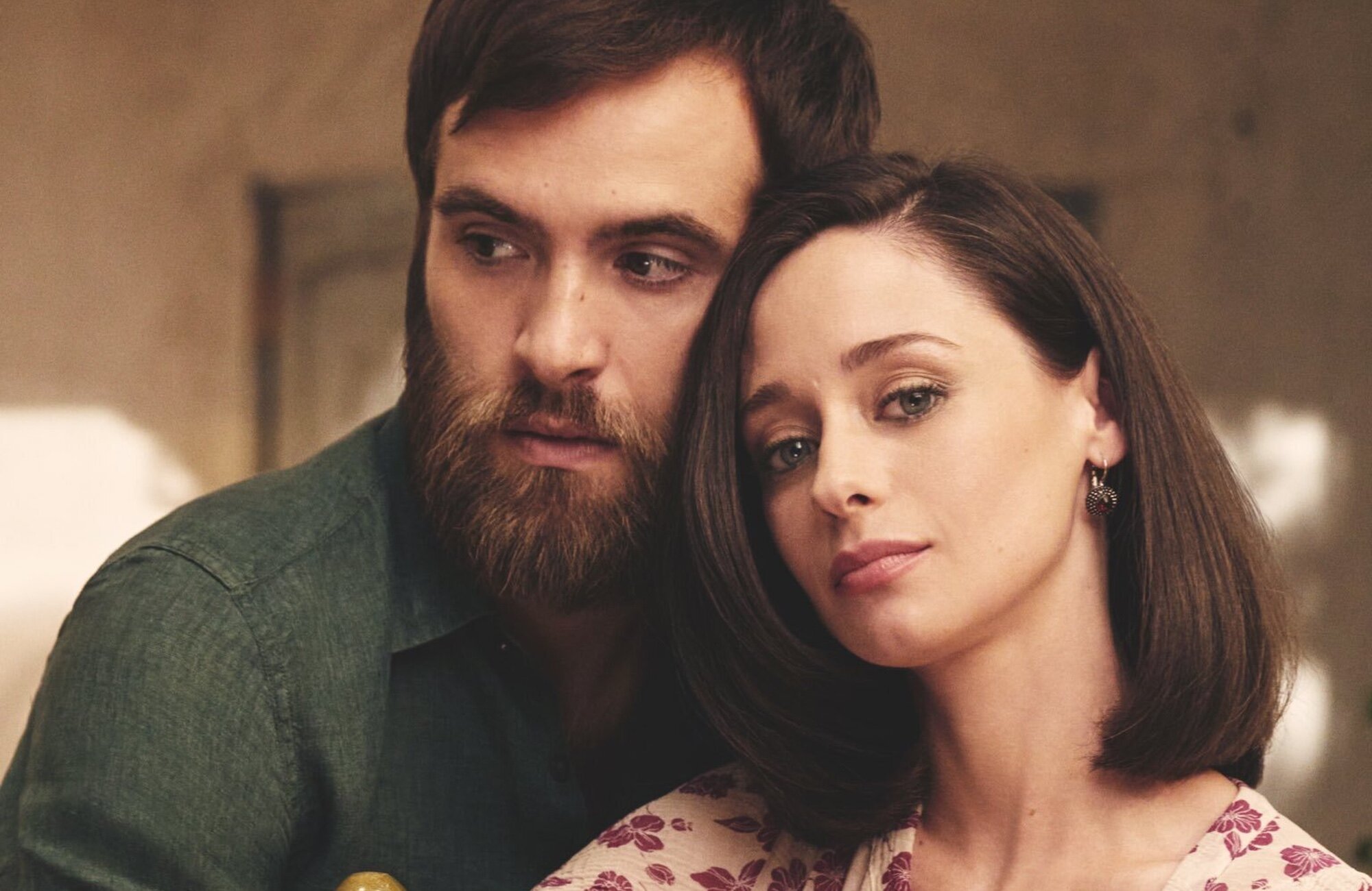 Ricardo Gómez y Elena Rivera en la temporada final de 'Cuéntame cómo pasó'