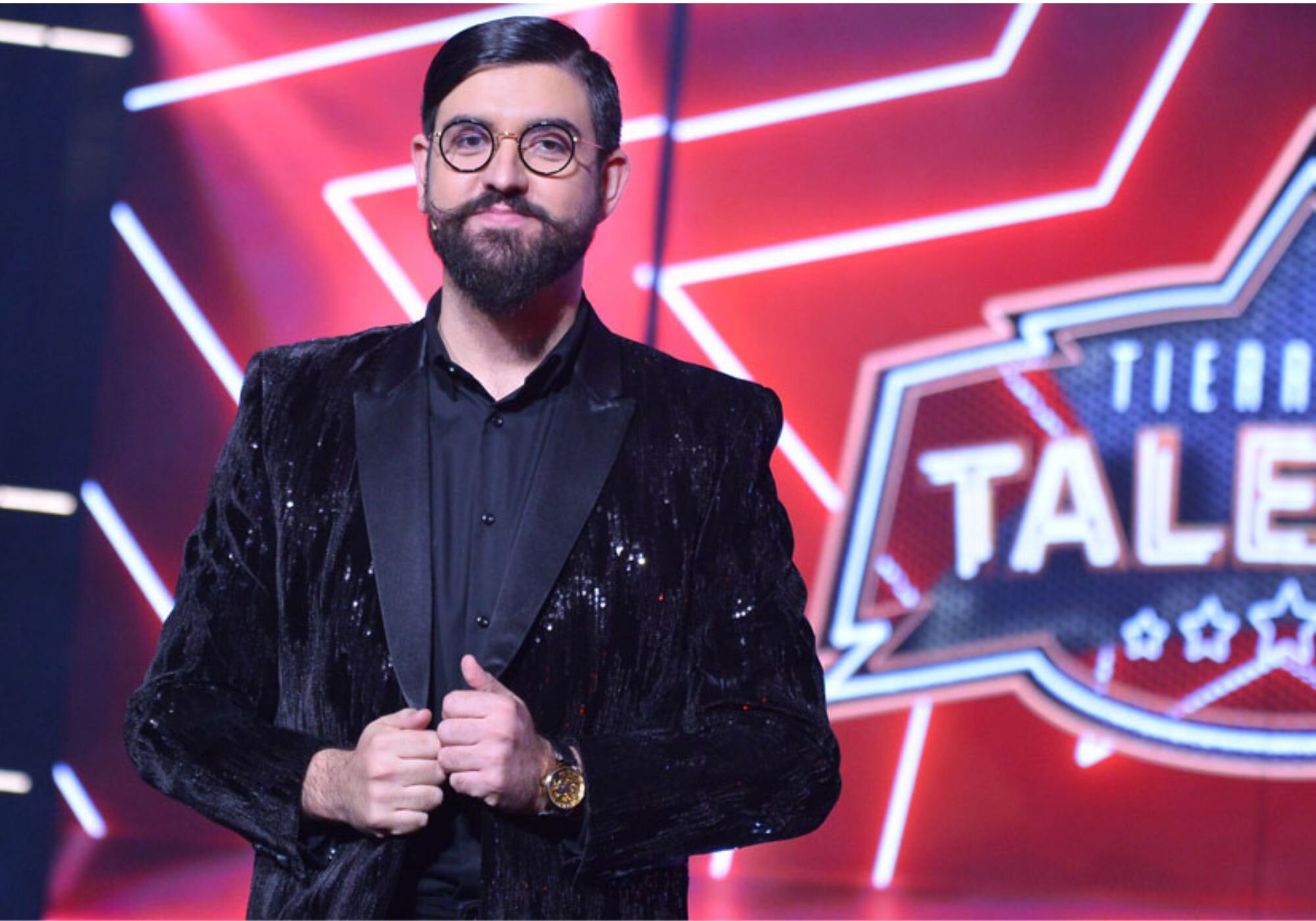 Manu Sánchez es el presentador de 'Tierra de Talento' en Canal Sur desde 2019