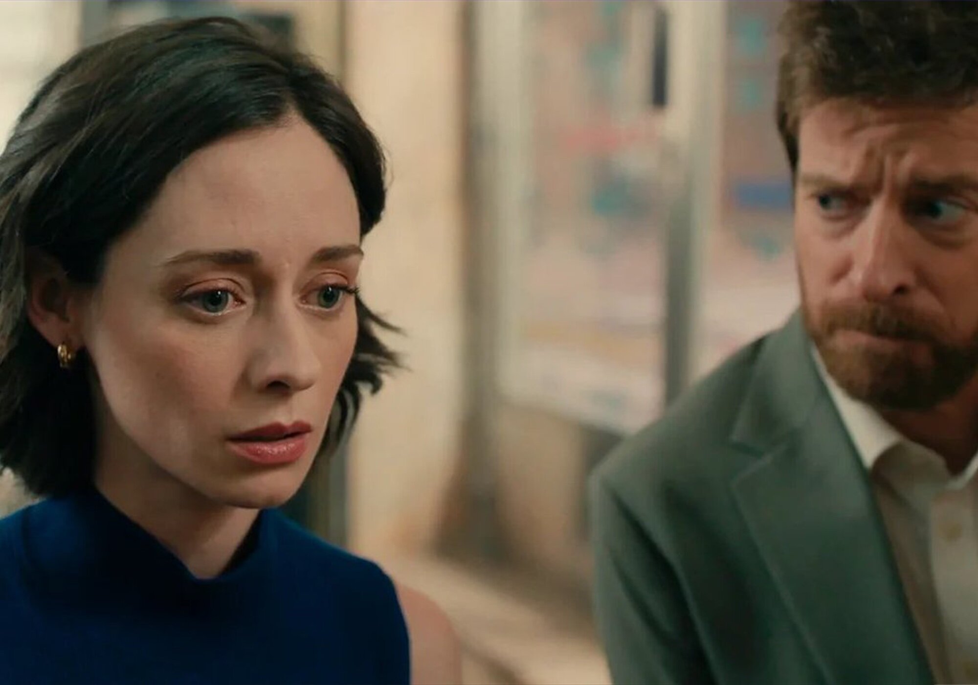 Elena Rivera y Manu Baqueiro, en una escena de 'Perdiendo el juicio'