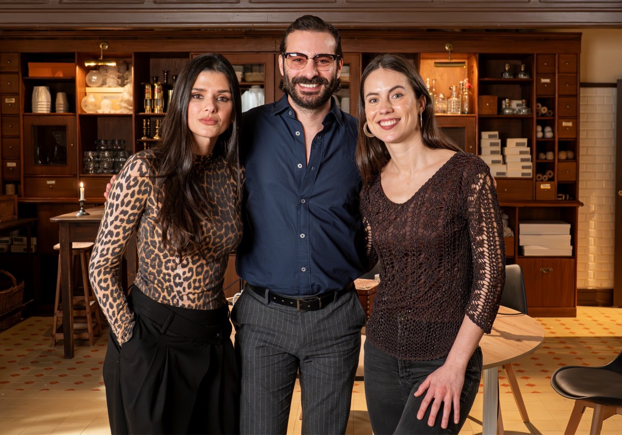 Sabela Arán, Ibrahim Al Shami y Miren Arrieta, en &amp;#39;Cosas de palacio&amp;#39;