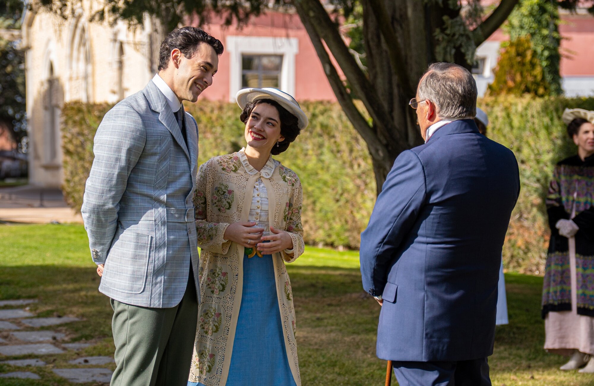 Curro y Ángela visitan un balneario en 'La promesa'