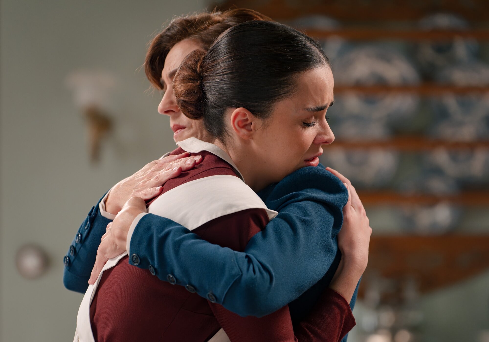 Paula se consuela en Manuela en 'Sueños de libertad'