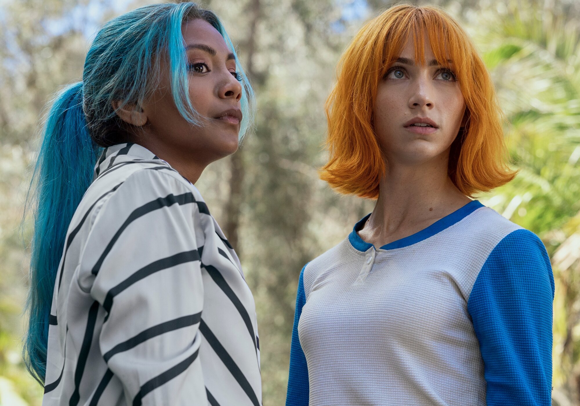 Charithra Chandran y Emily Rudd en la segunda temporada de 'One Piece'