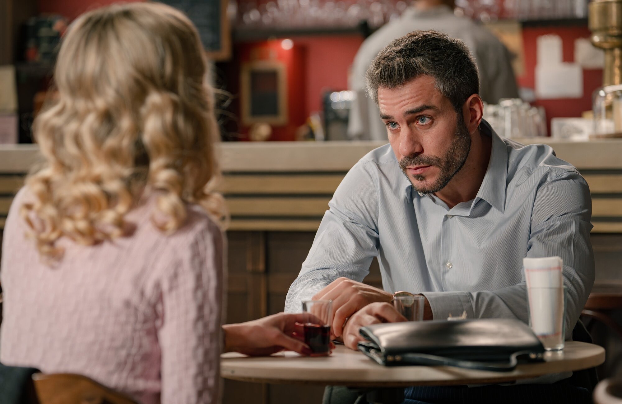 Valentina y Andrés se encuentran en la cantina de 'Sueños de libertad'