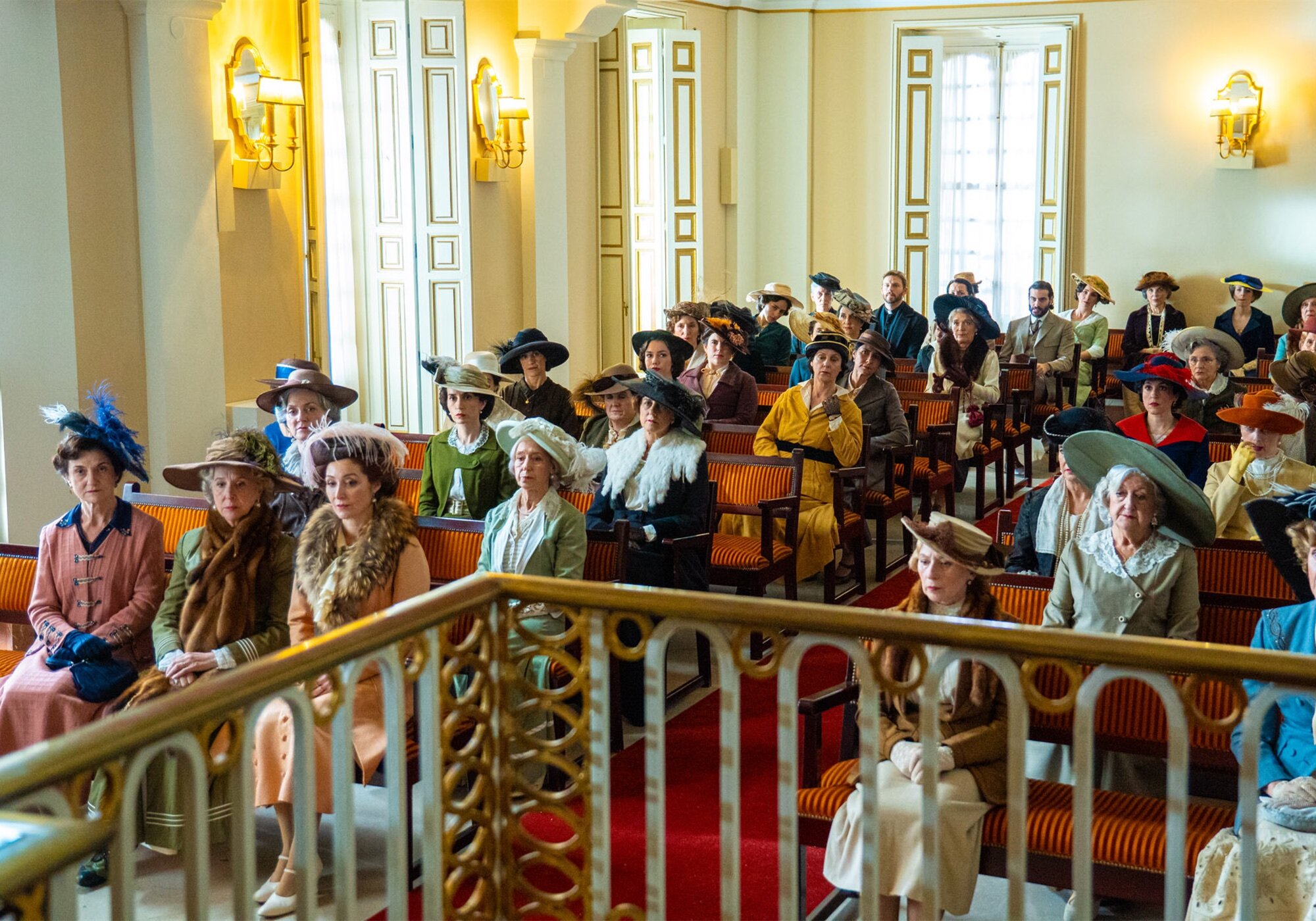 Parte de los asistentes a la presentación de Martina en el Patronato, en el capítulo 800 de 'La promesa'