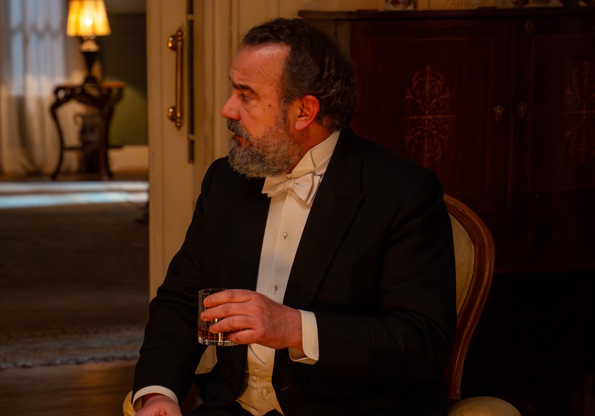 Alonso, muy preocupado en 'La promesa'