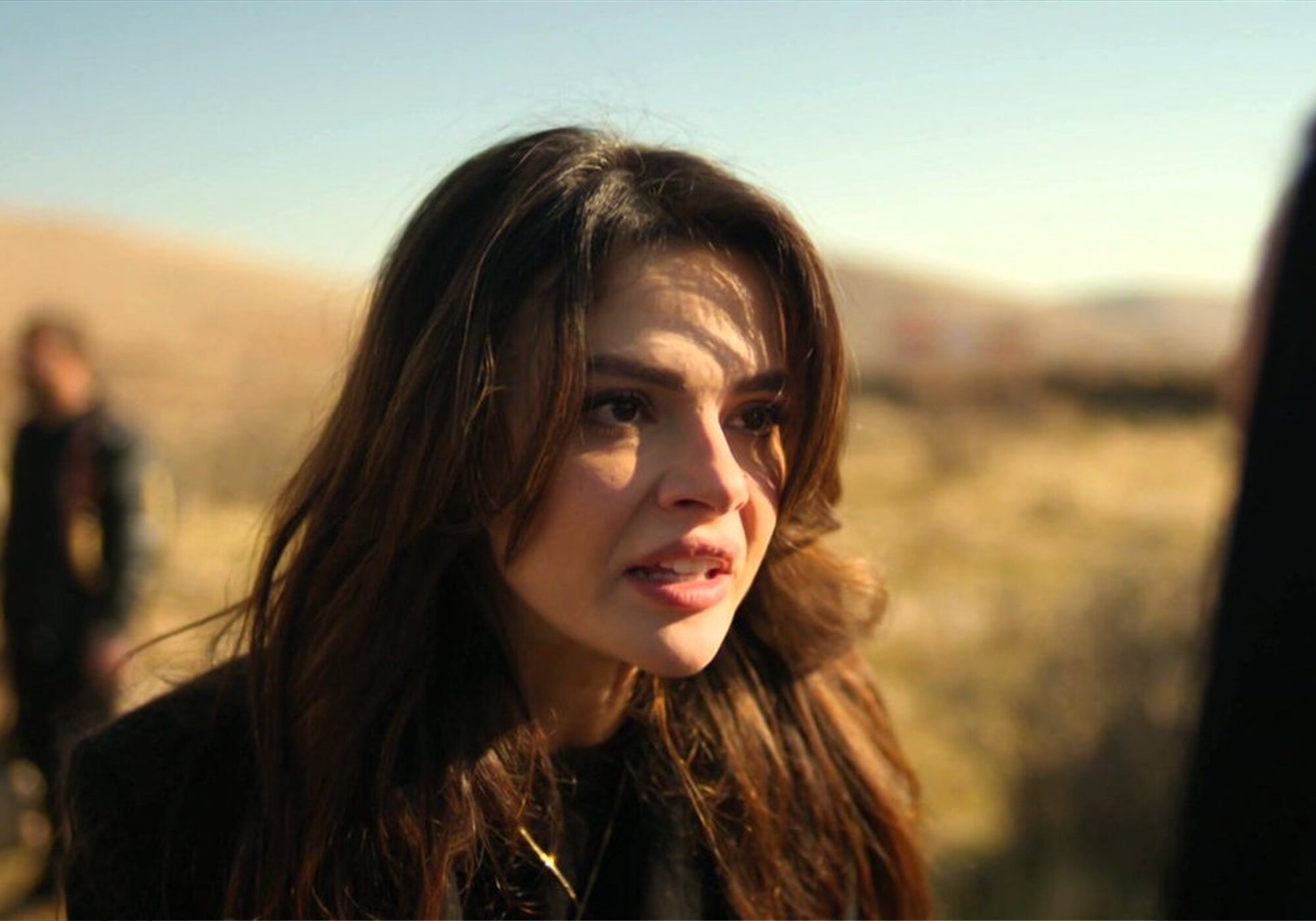 Alya se interpone entre Sadakat en este capítulo de 'En tierra lejana'