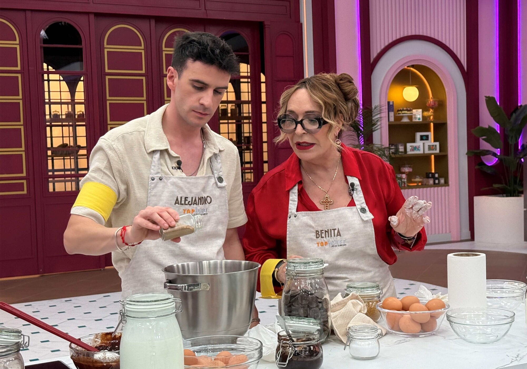 Alejandro Vergara y Benita, como concursantes de 'Top Chef: Dulces y famosos'