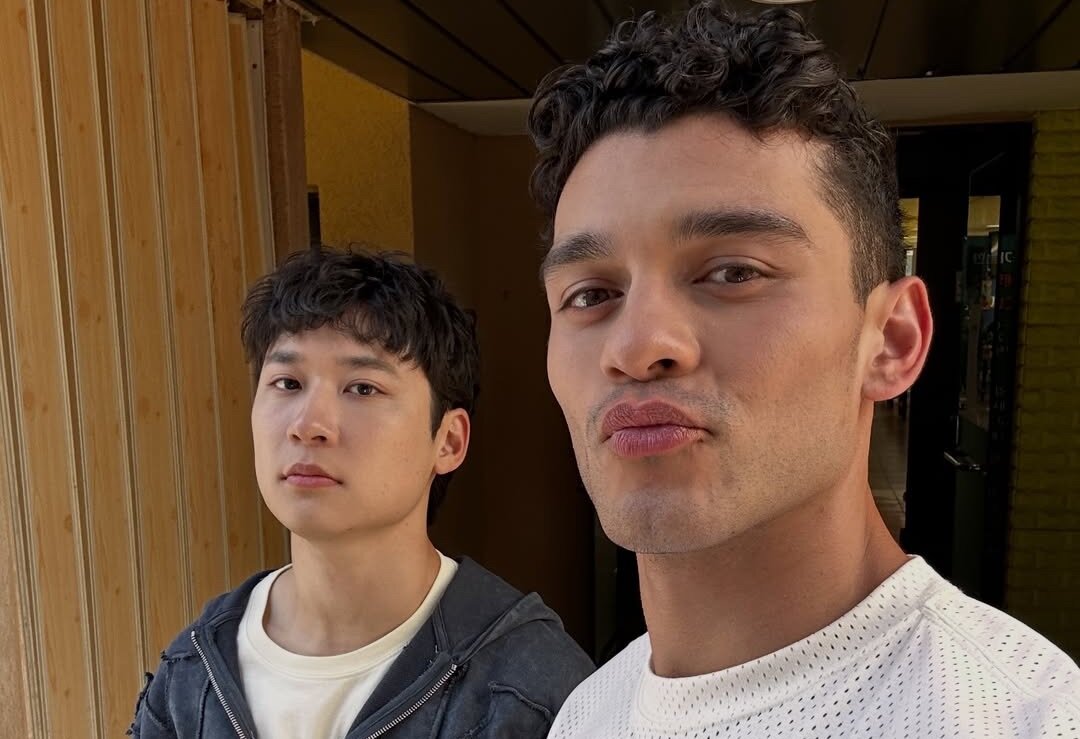 Joshua Hyunho Lee y Anthony Keyvan de 'Besos, Kitty'