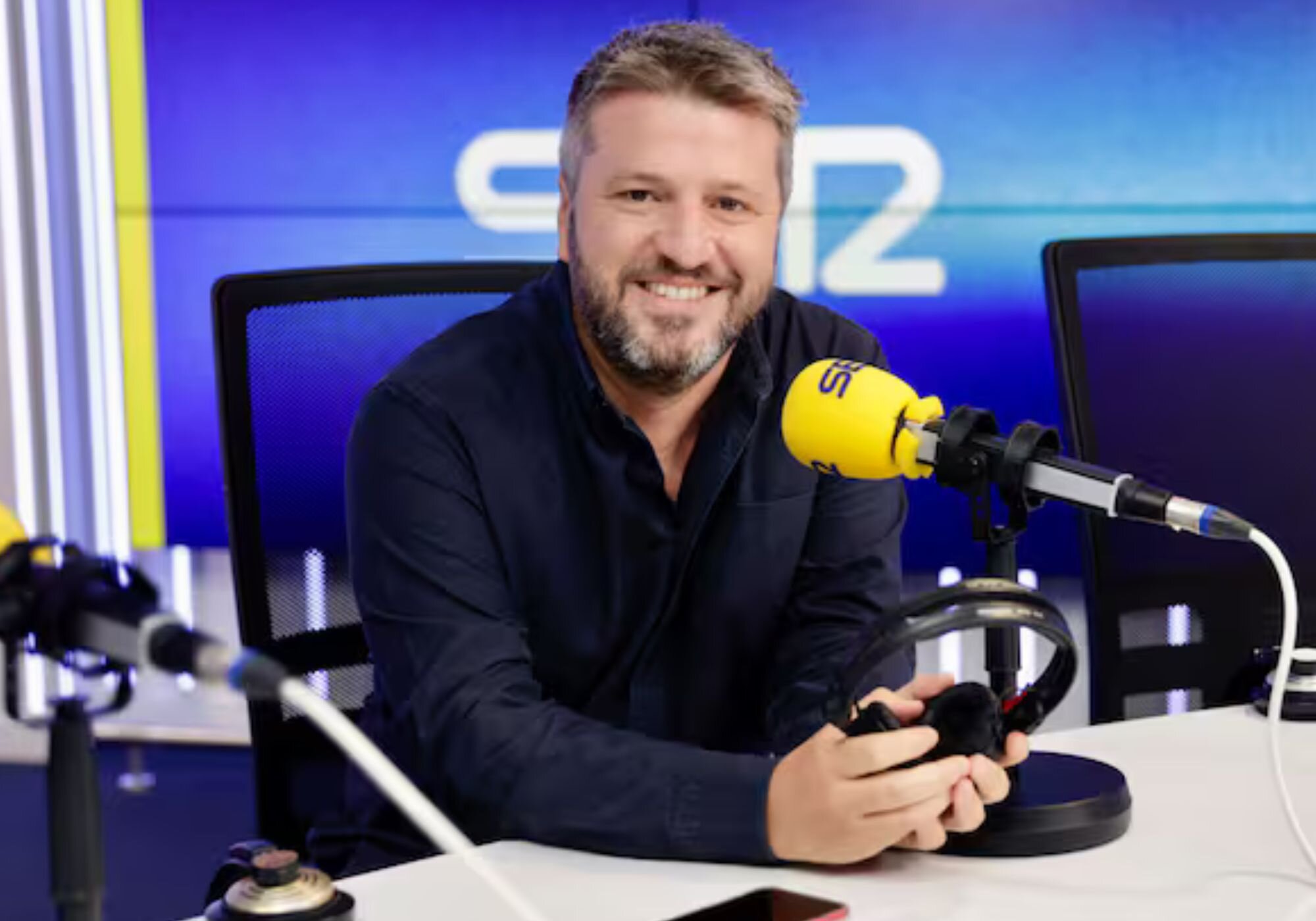 Aimar Bretos es el presentador de 'Hora 25' en Cadena SER